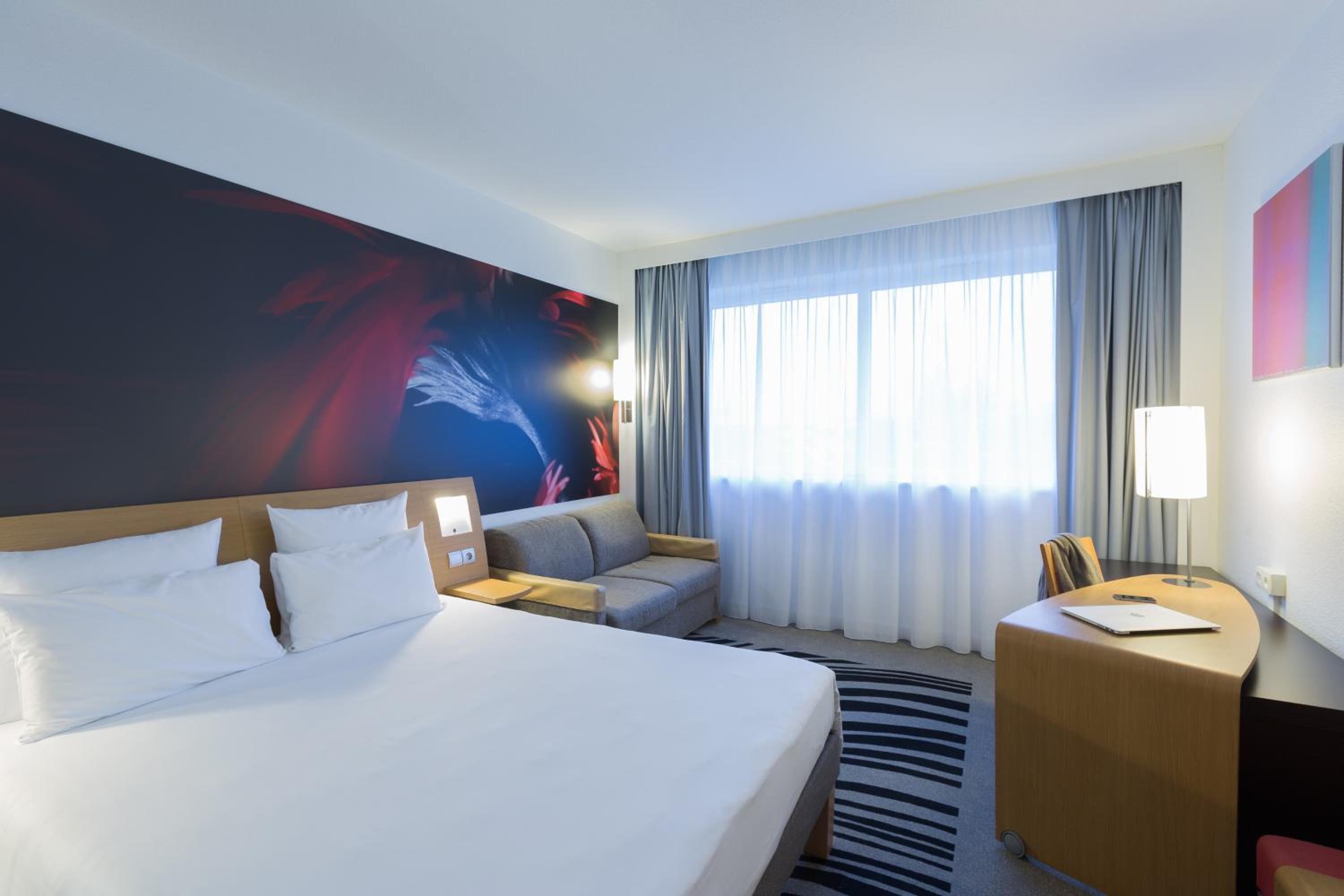 Superior room with 1 Queensize bed and 1 double sofa bed