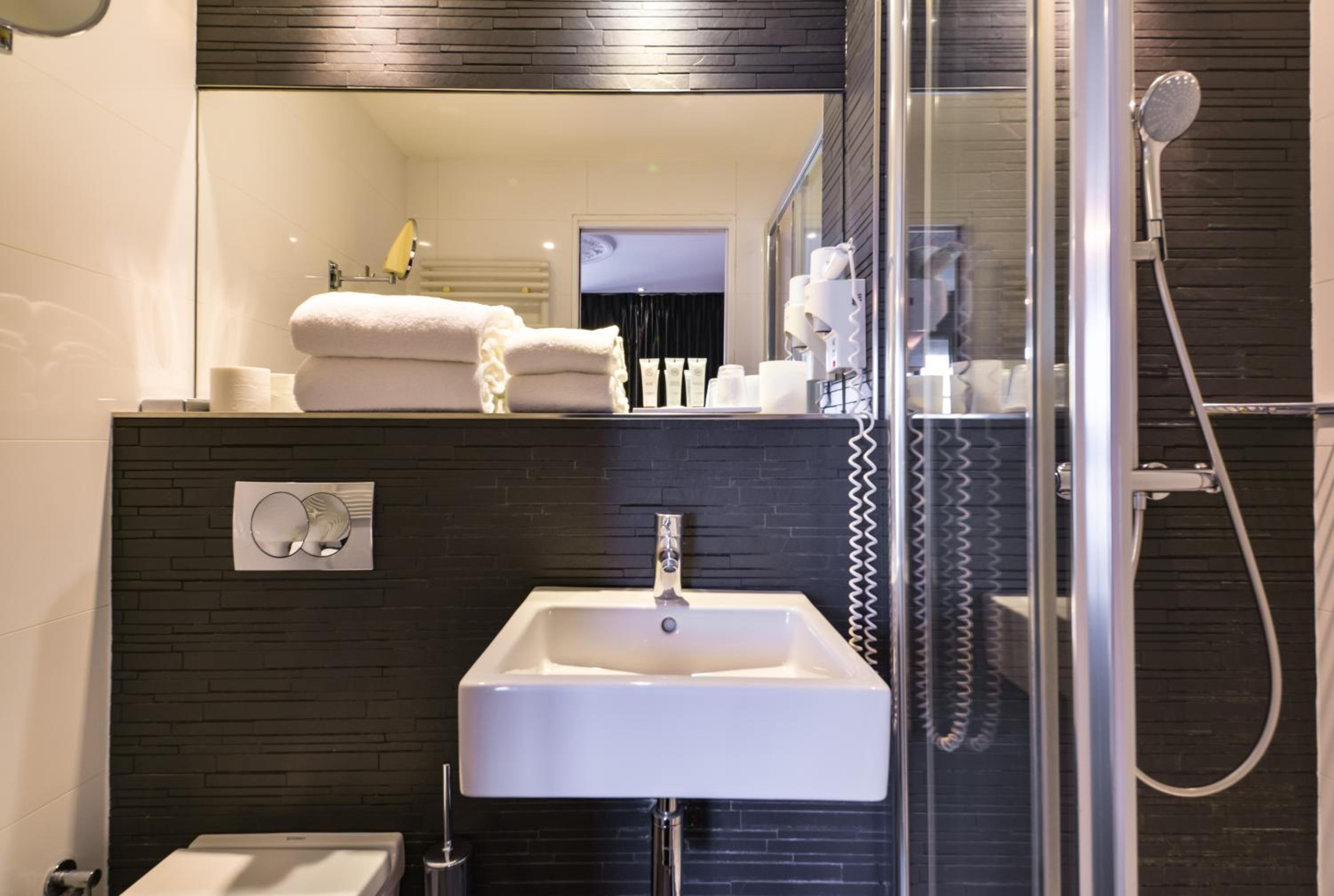 Deluxe Double Room with Eiffel Tower view