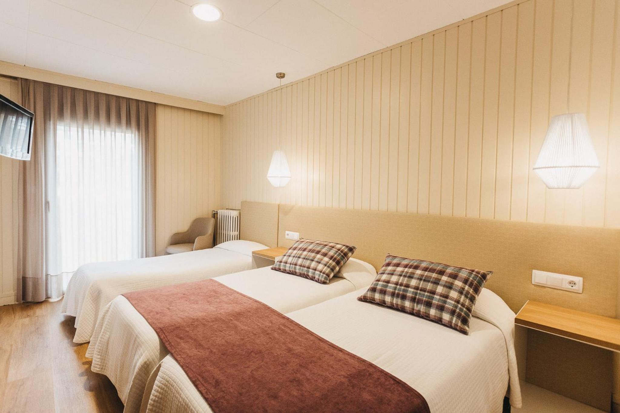 Triple Room (2 Adults + 1 Child) photo 3