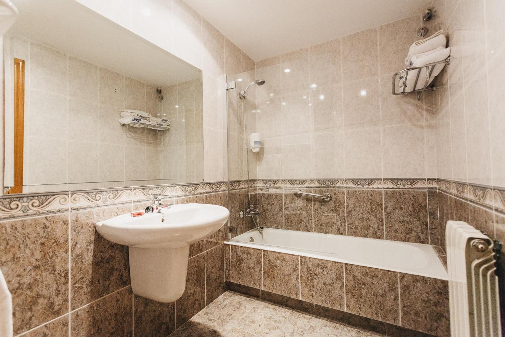Quadruple Room (2 Adults + 2 Children) photo 3