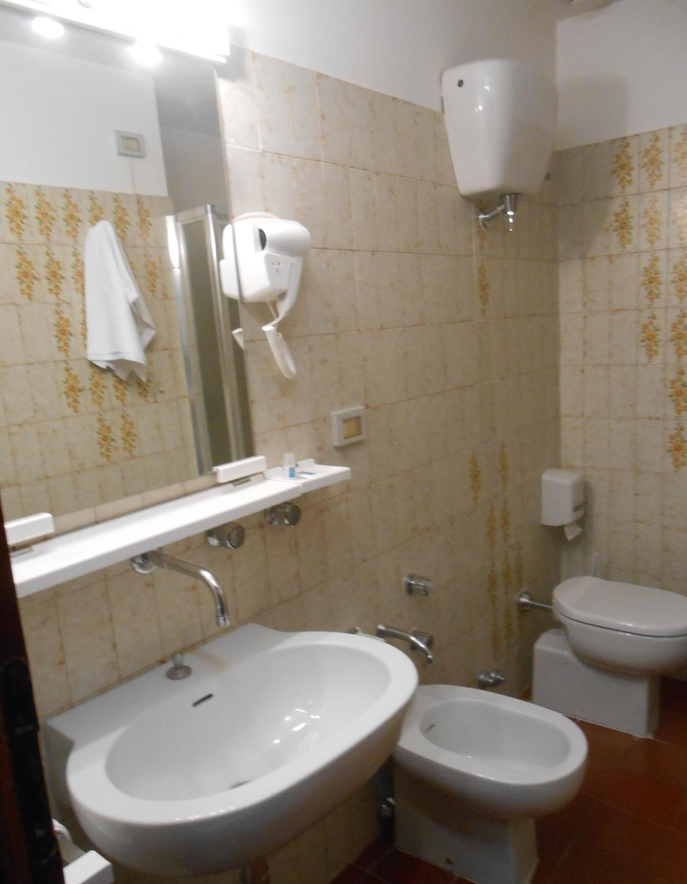 Economy Double Room photo 2