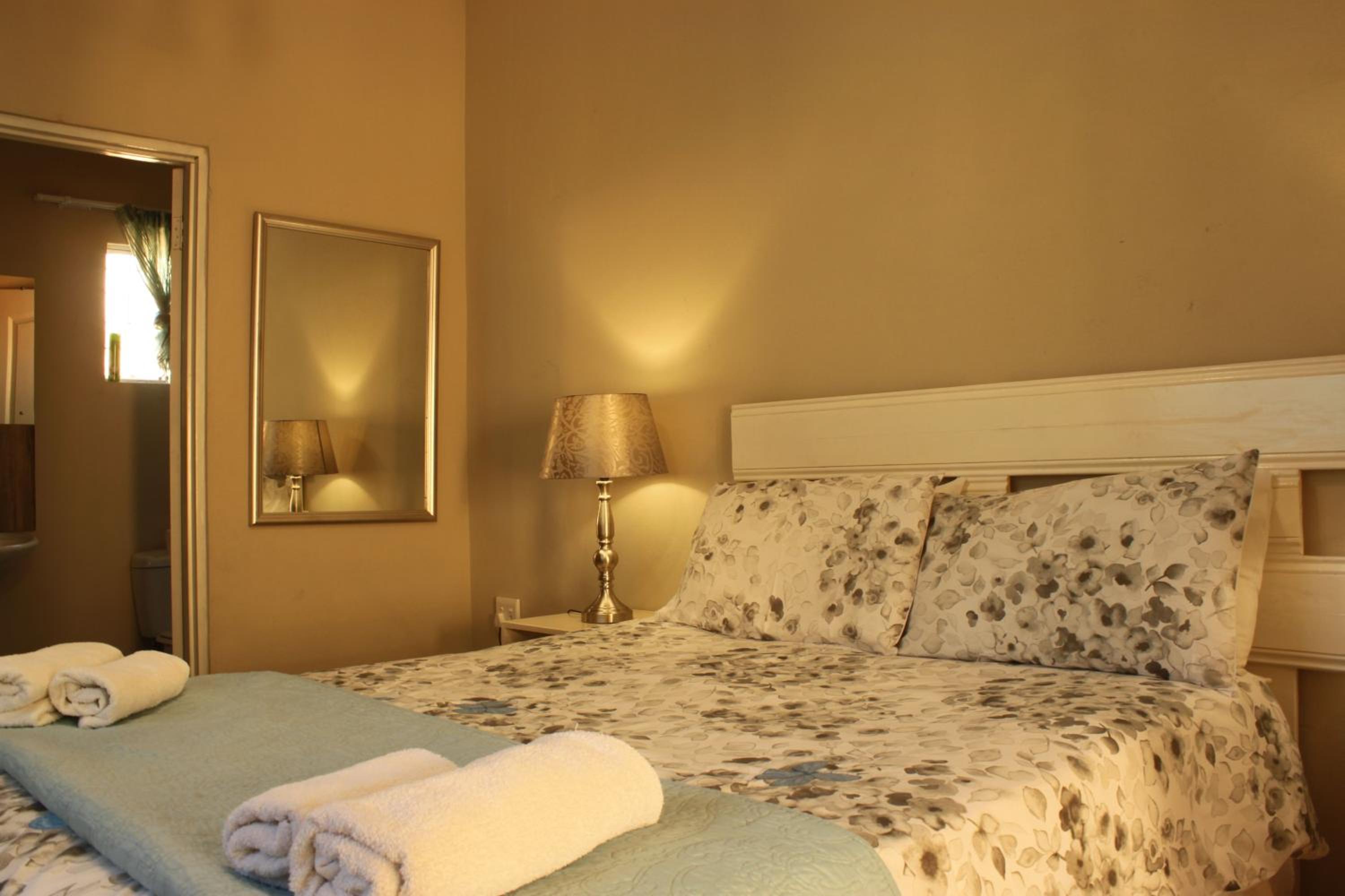 Self-catering Double Room - Photo 7