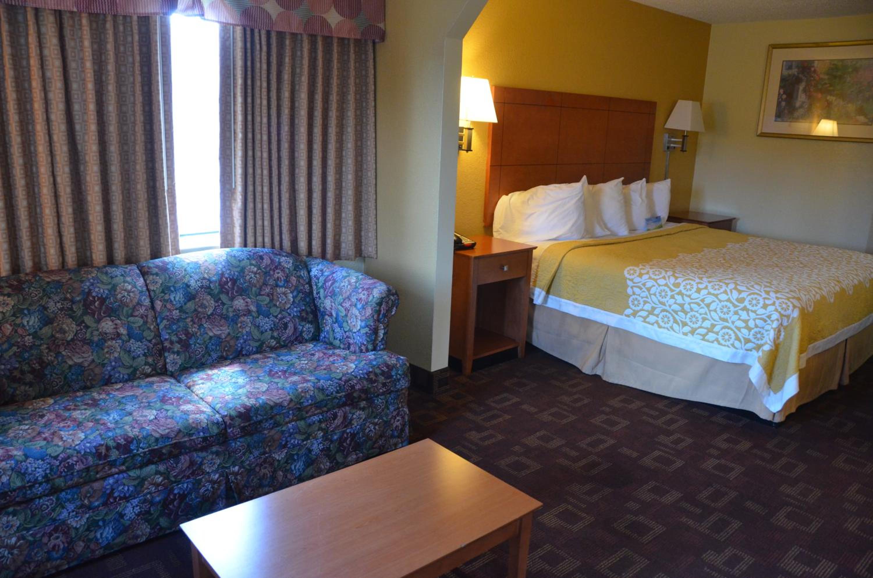 Deluxe King Room - Smoking - Photo 10