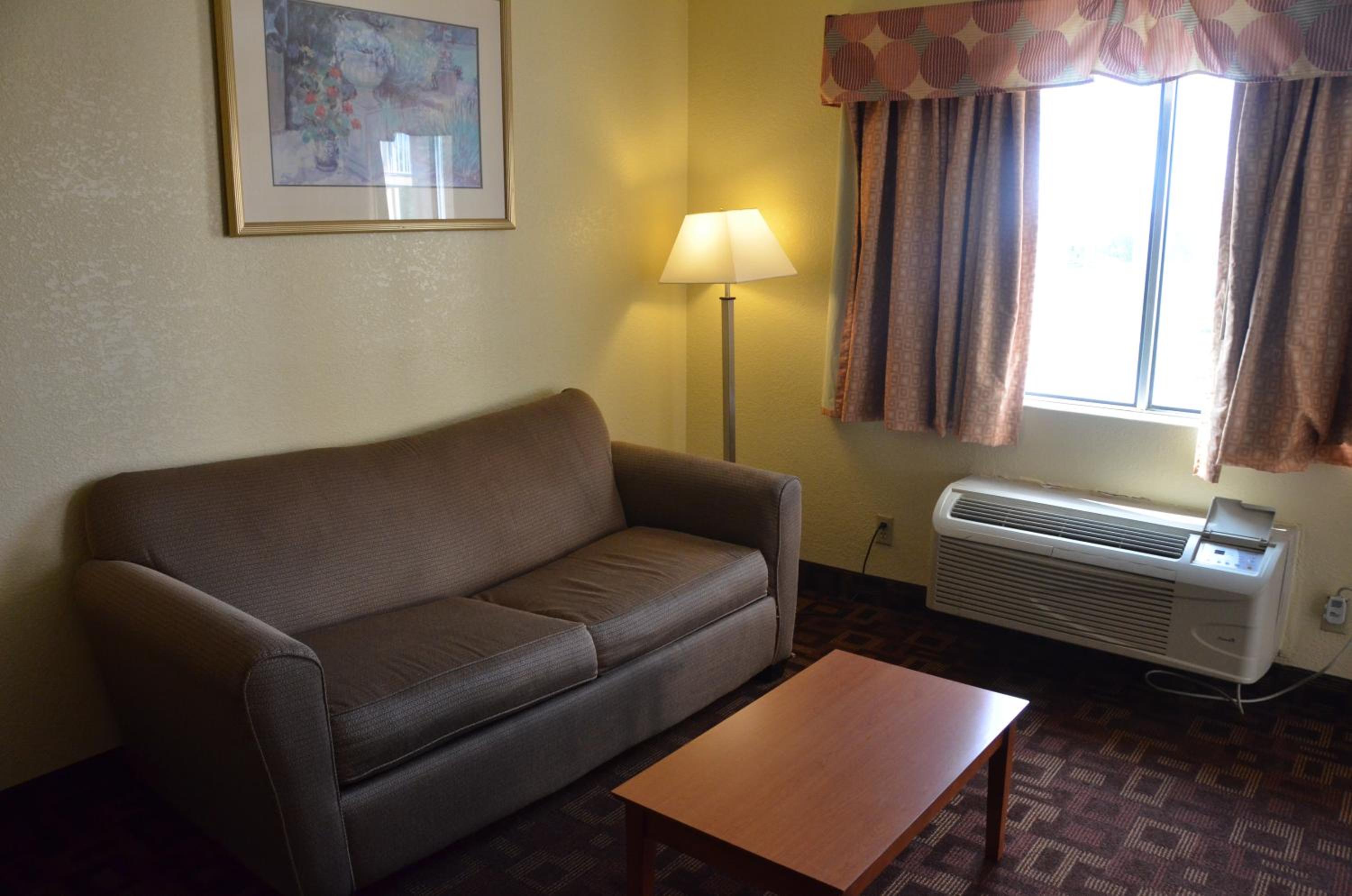 Deluxe King Room - Smoking - Photo 7