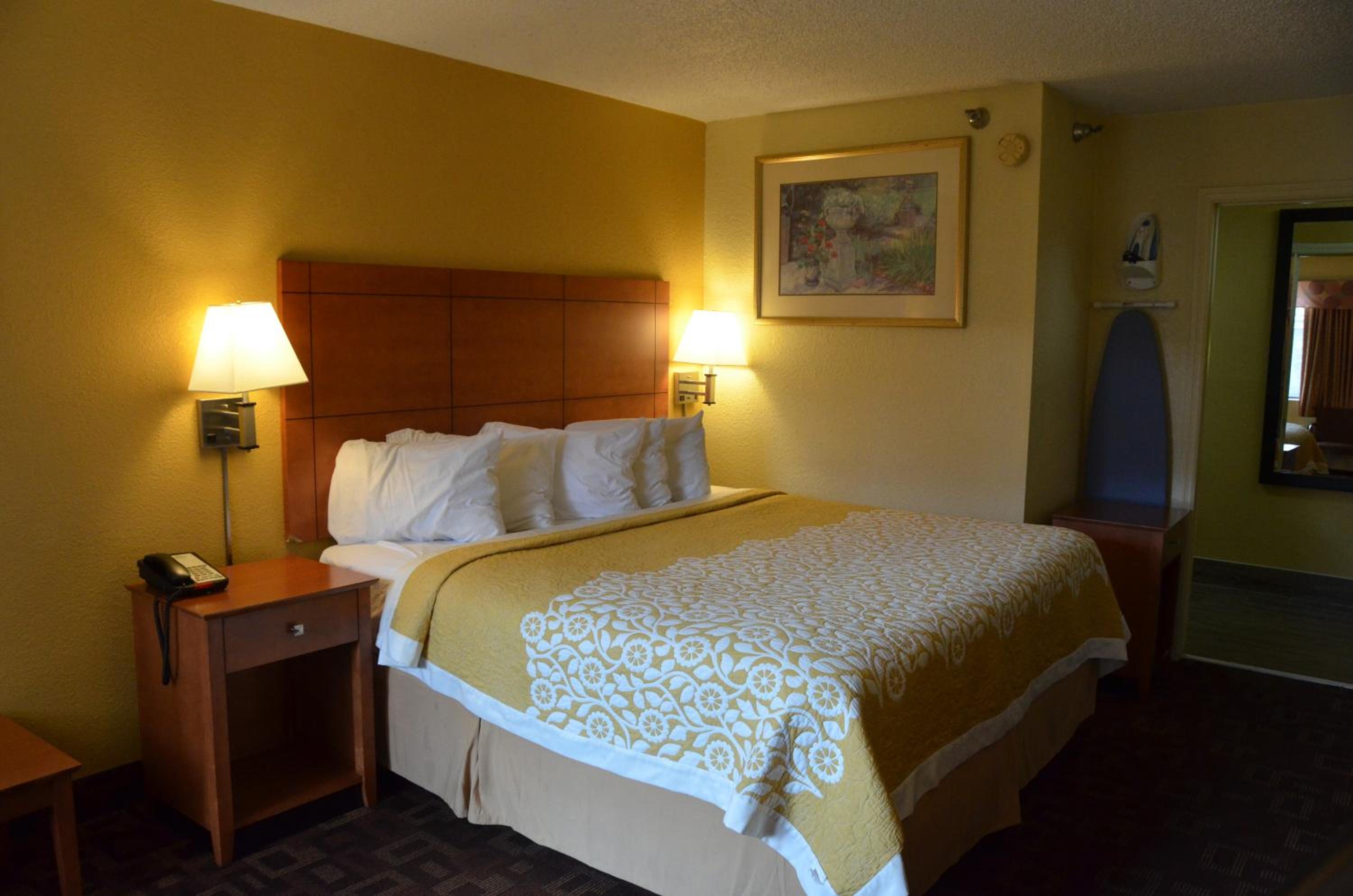 King Room - Mobility Access/Non-Smoking - Photo 3