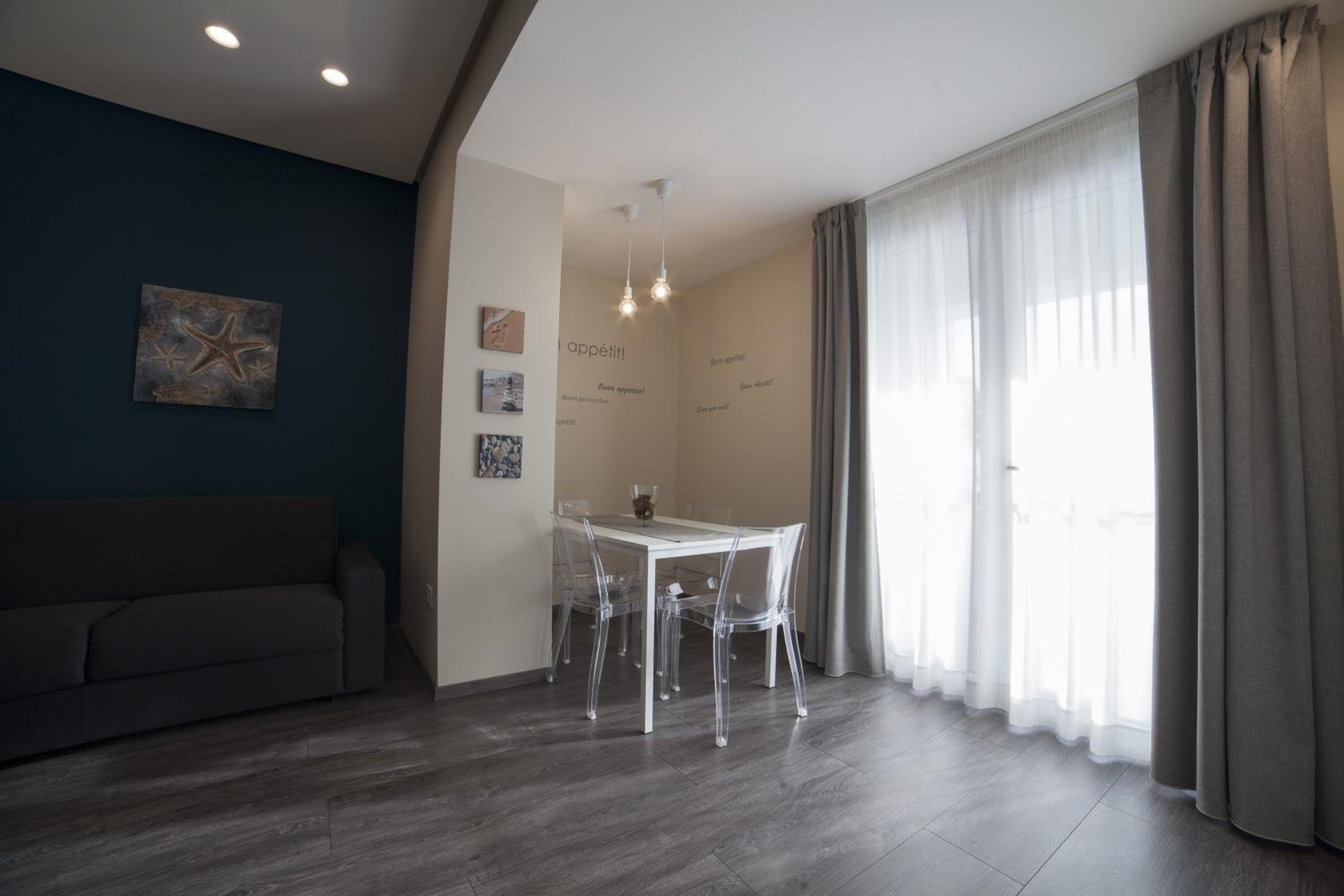 Studio with Balcony photo 1