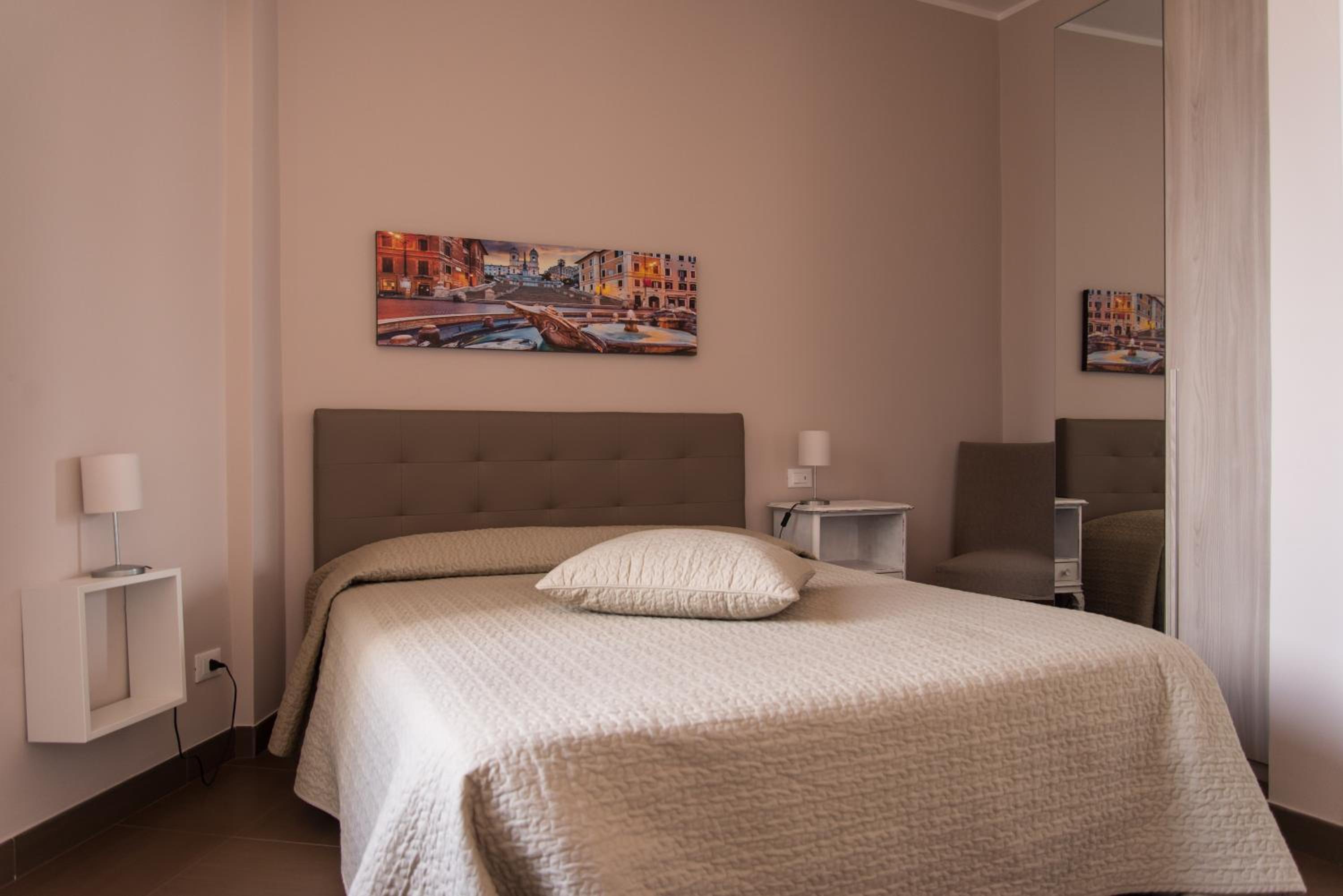 Double or Twin Room with Private Bathroom photo 2
