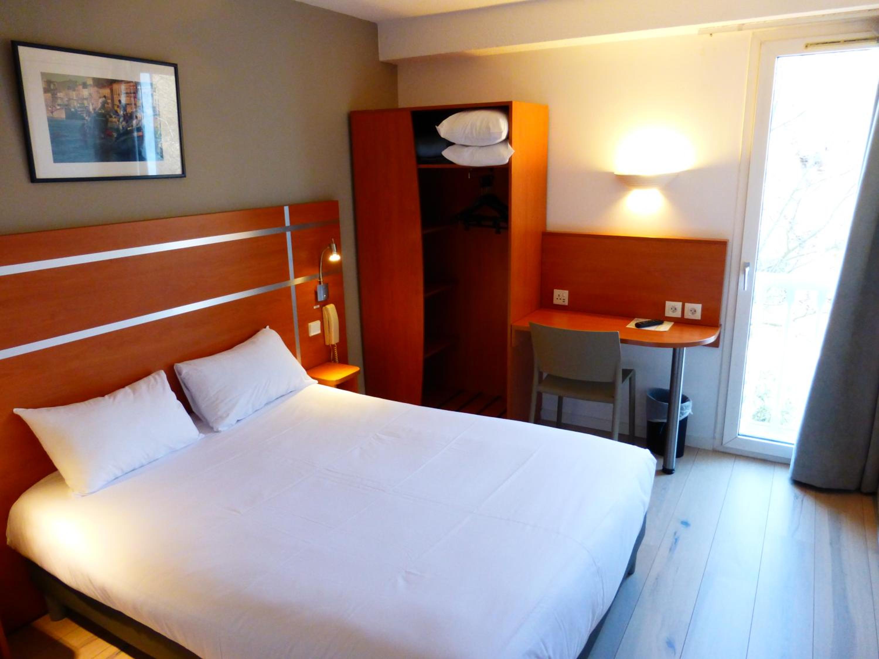 Double Room - Photo 9