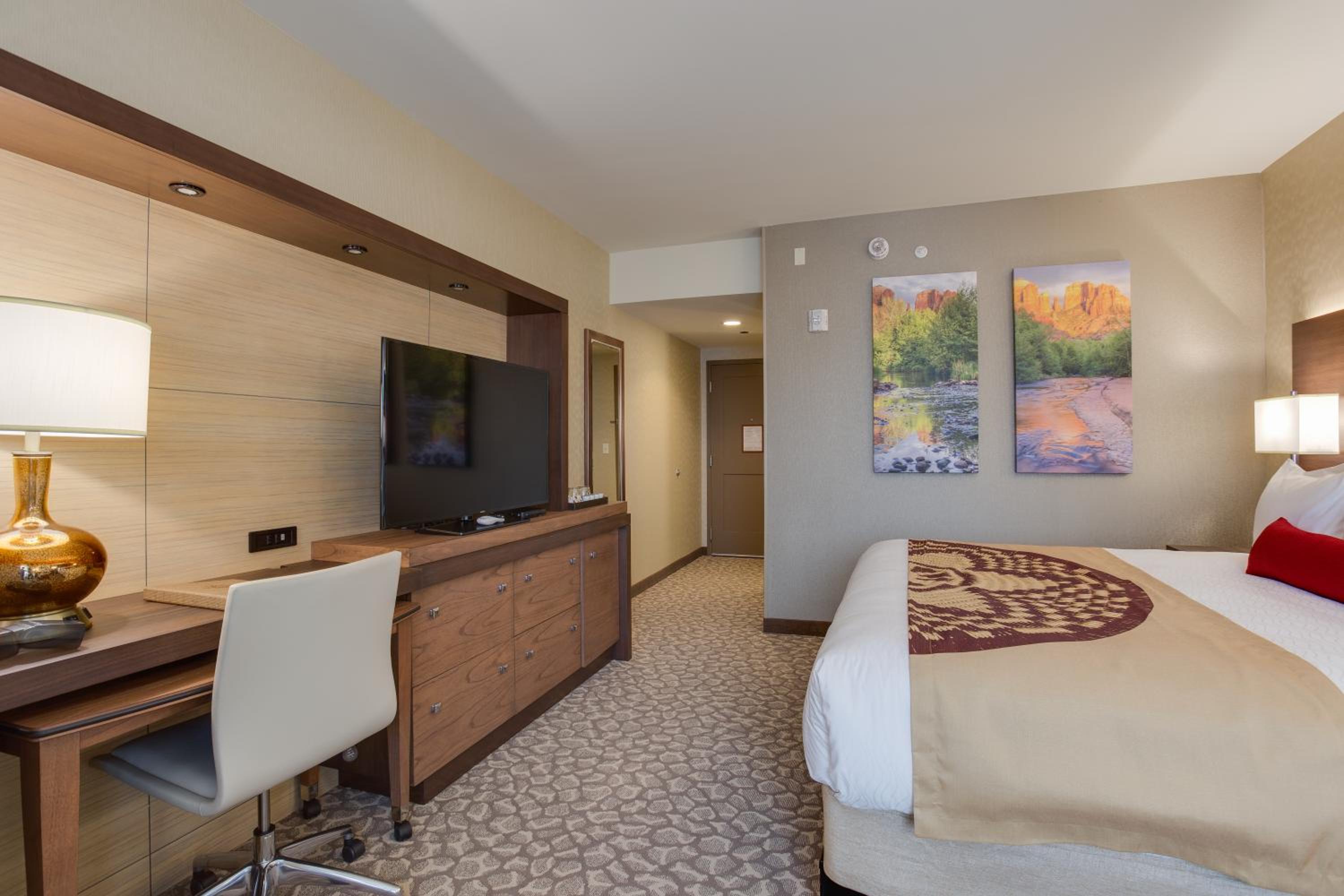 Standard King Room photo 3
