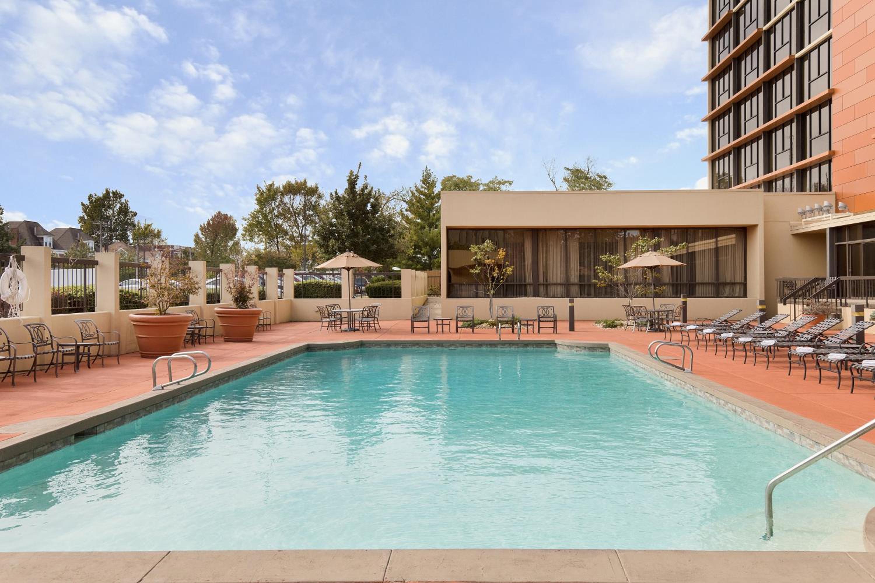 Poolside King with Sofabed - Photo 2