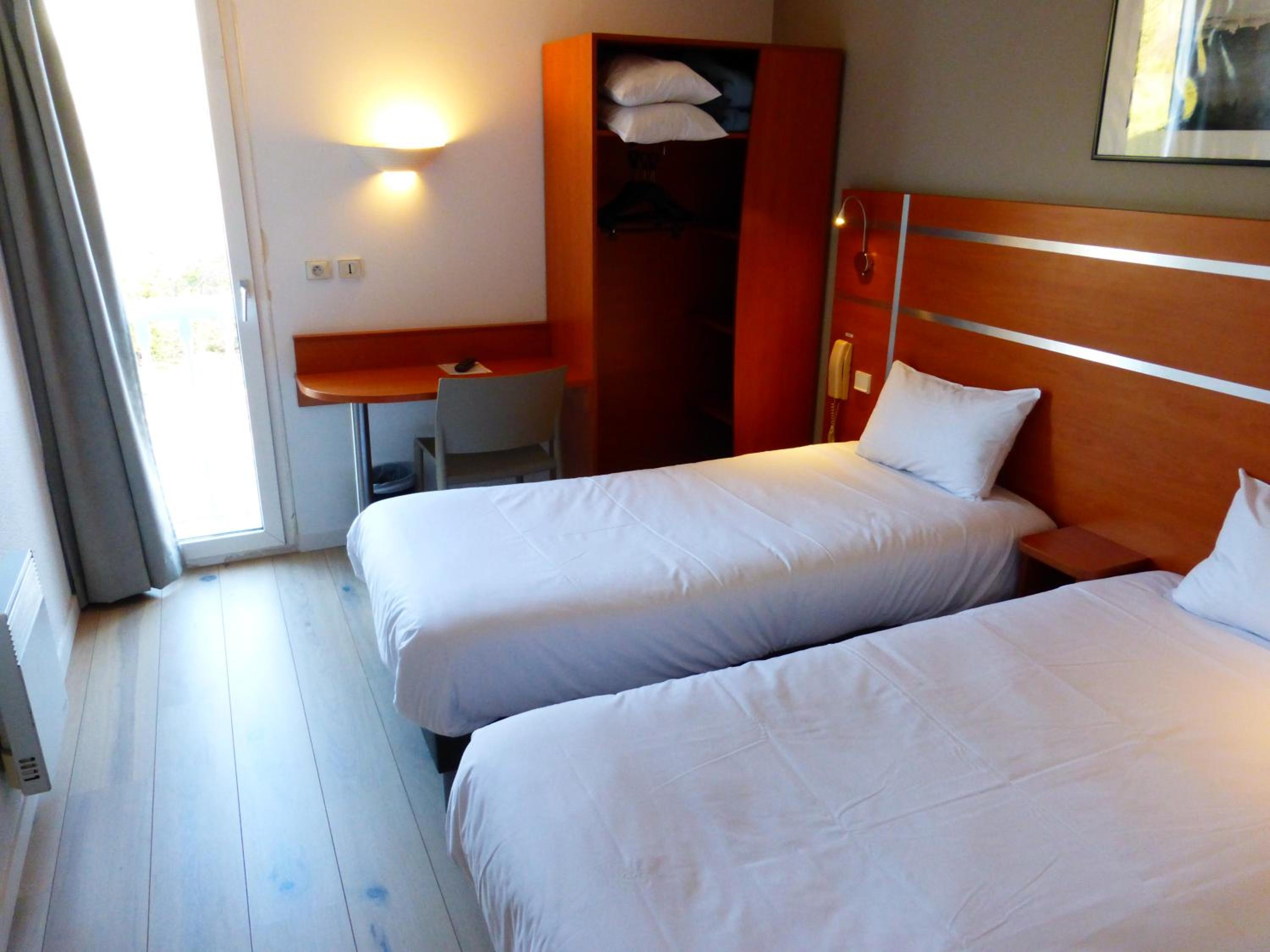 Twin Room - Photo 1