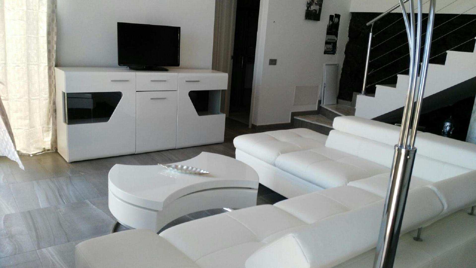 Villa photo 3