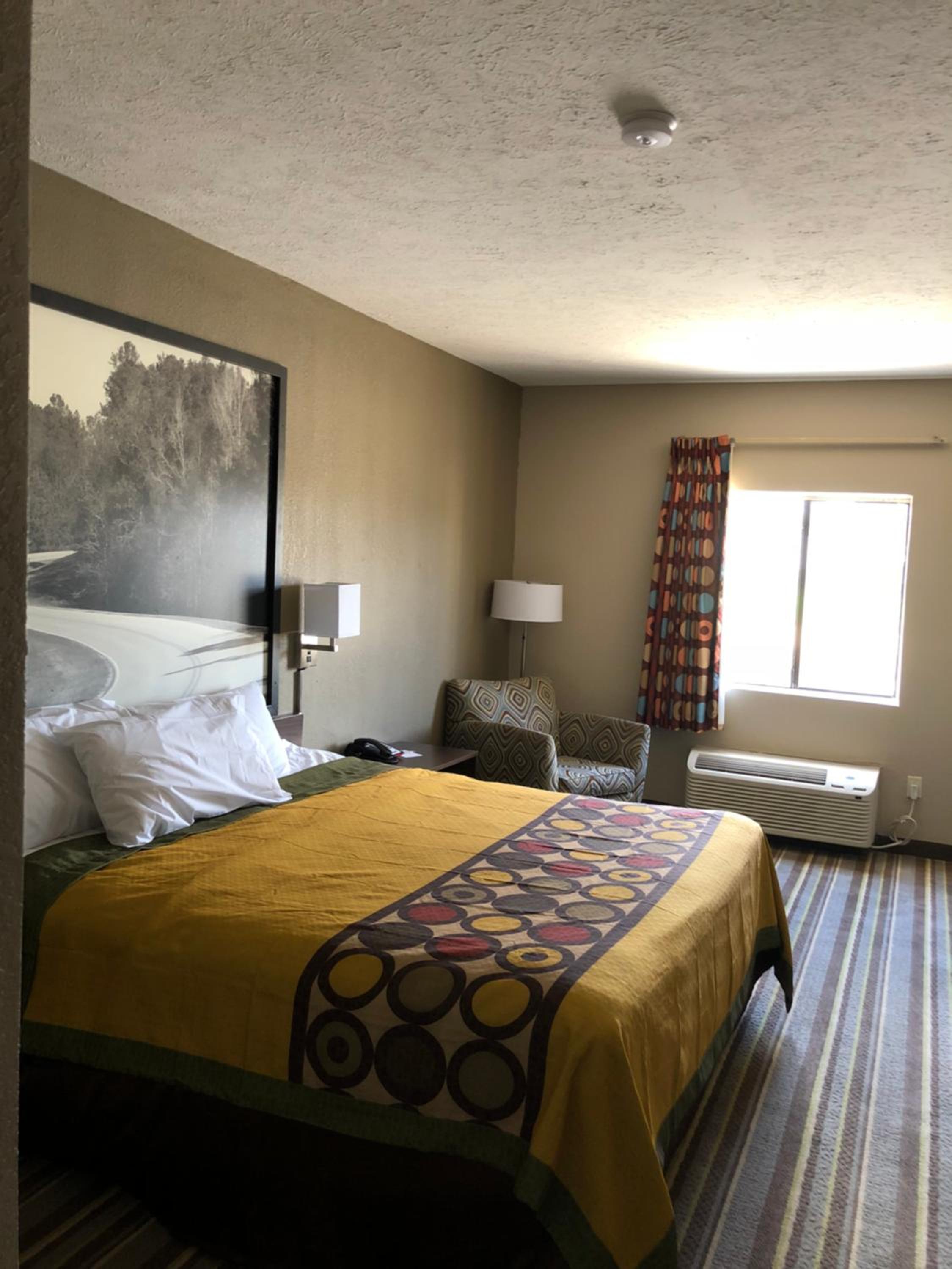 King Room - Non-Smoking photo 1