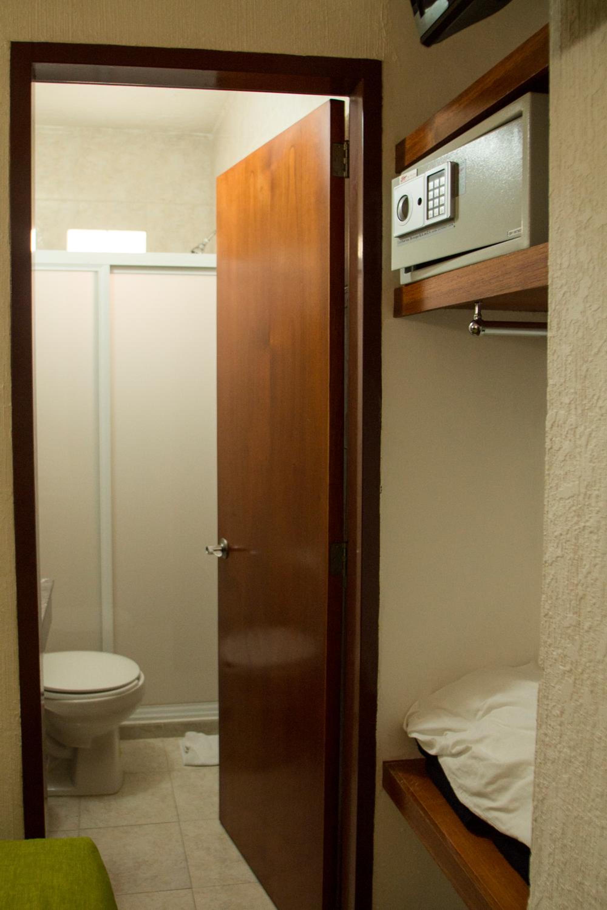 Economy Double Room photo 3