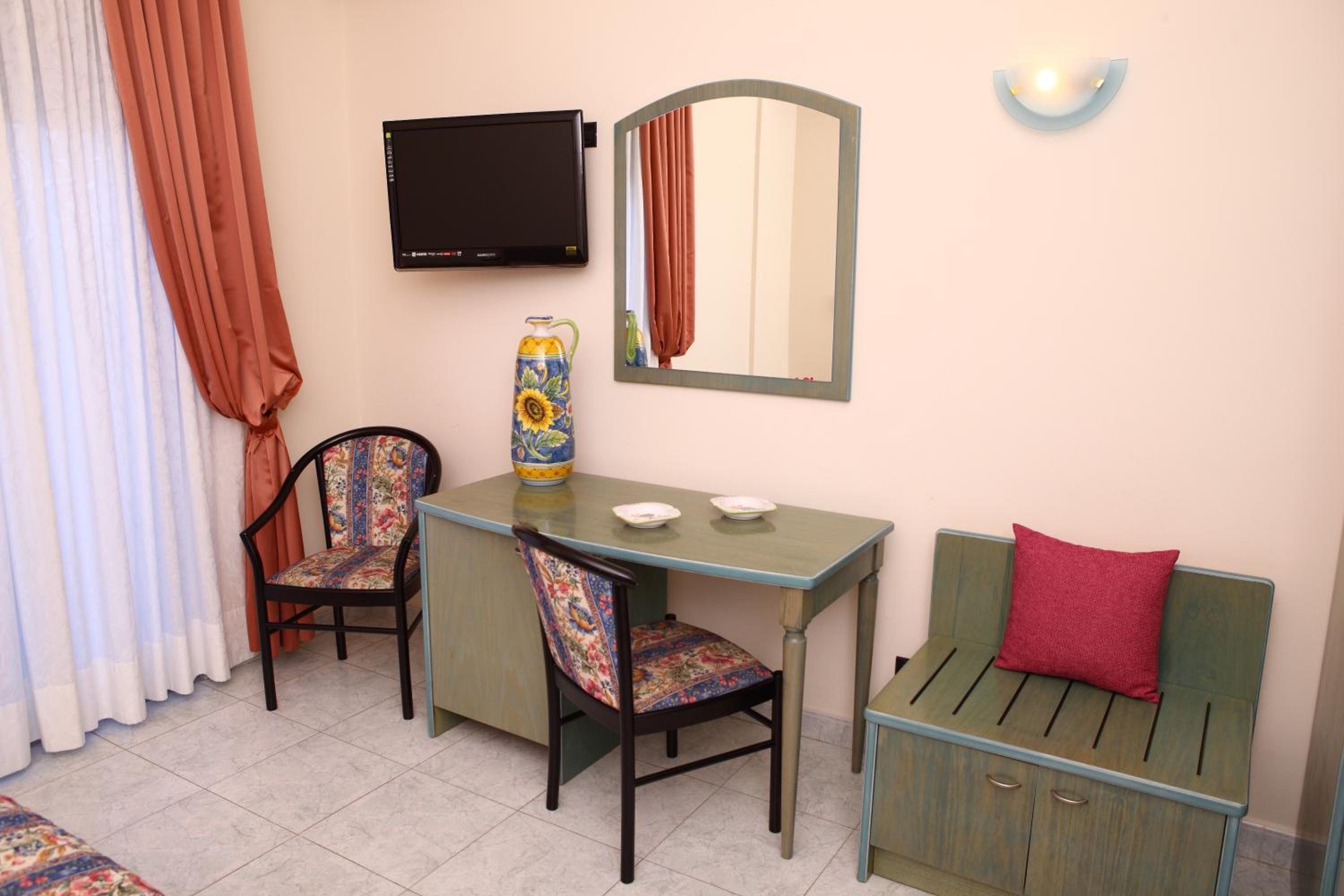 Double Room with Sea View - Photo 11