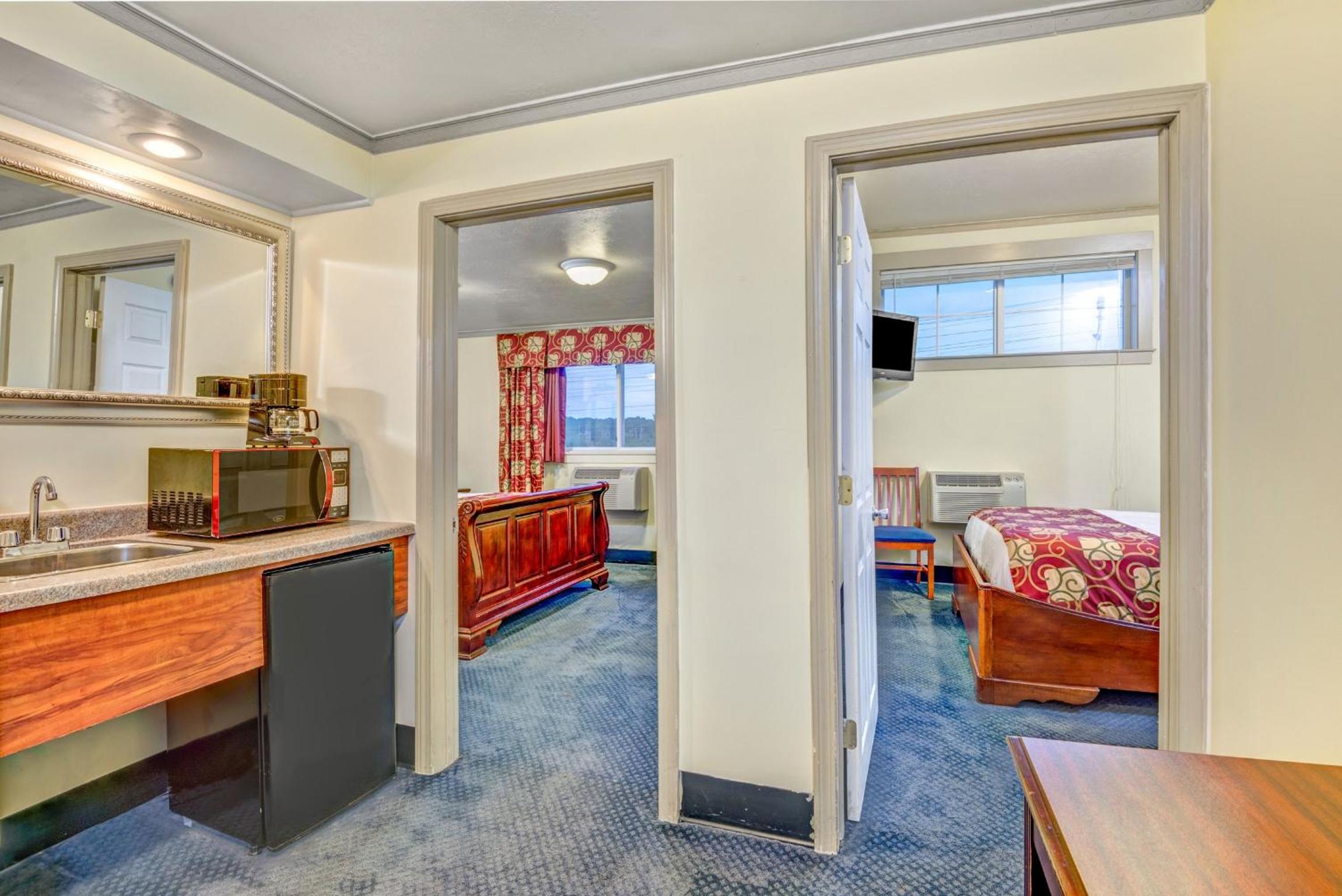 Two-Bedroom Suite With Two Queen Beds - Non-Smoking