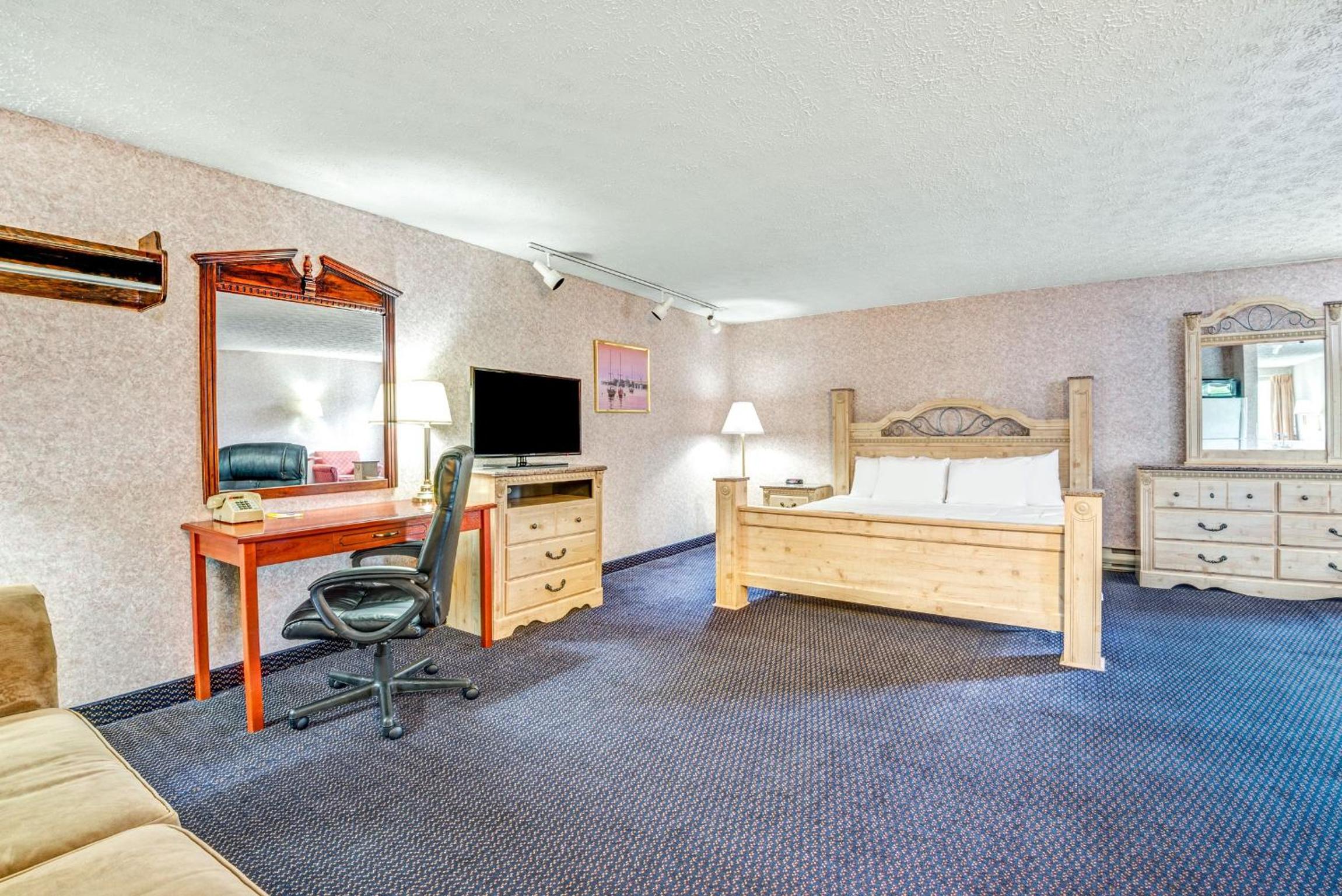 Deluxe King Suite