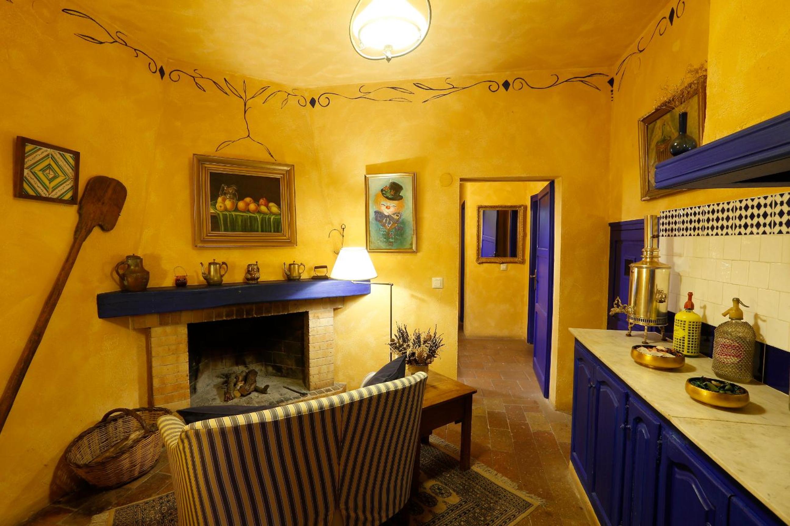 Habitación triple con chimenea