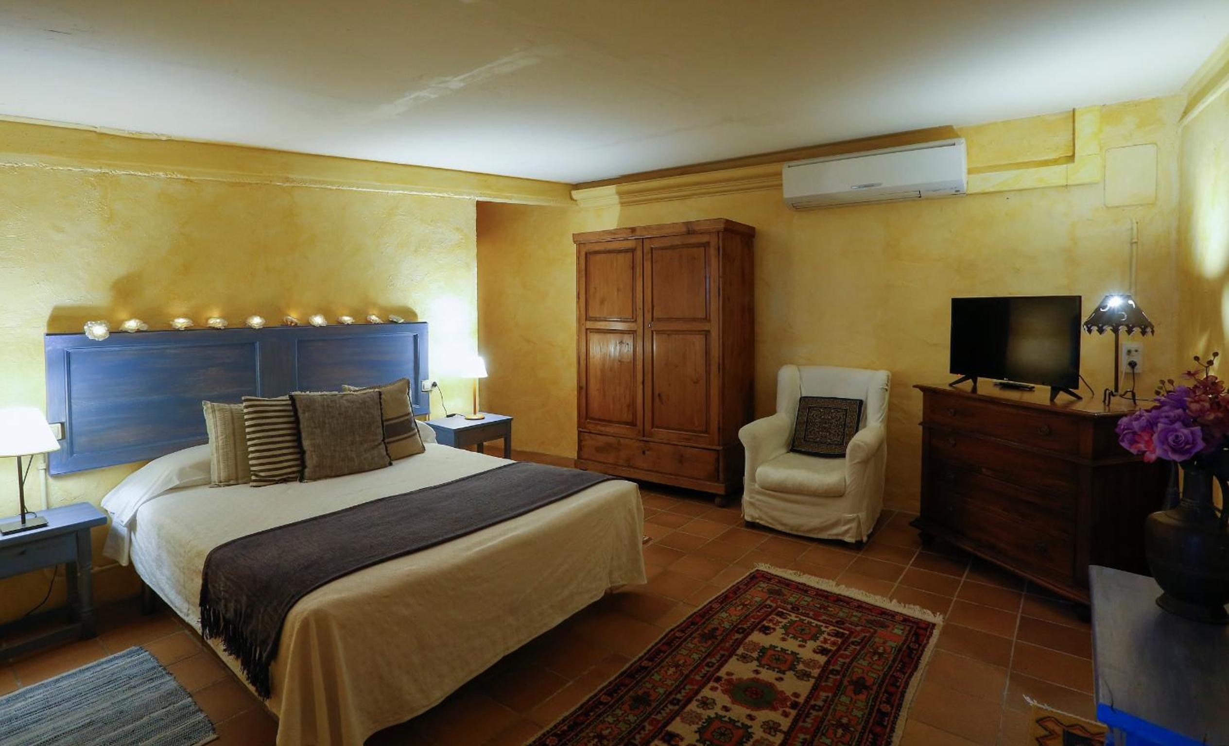 Double or Twin Room photo 3