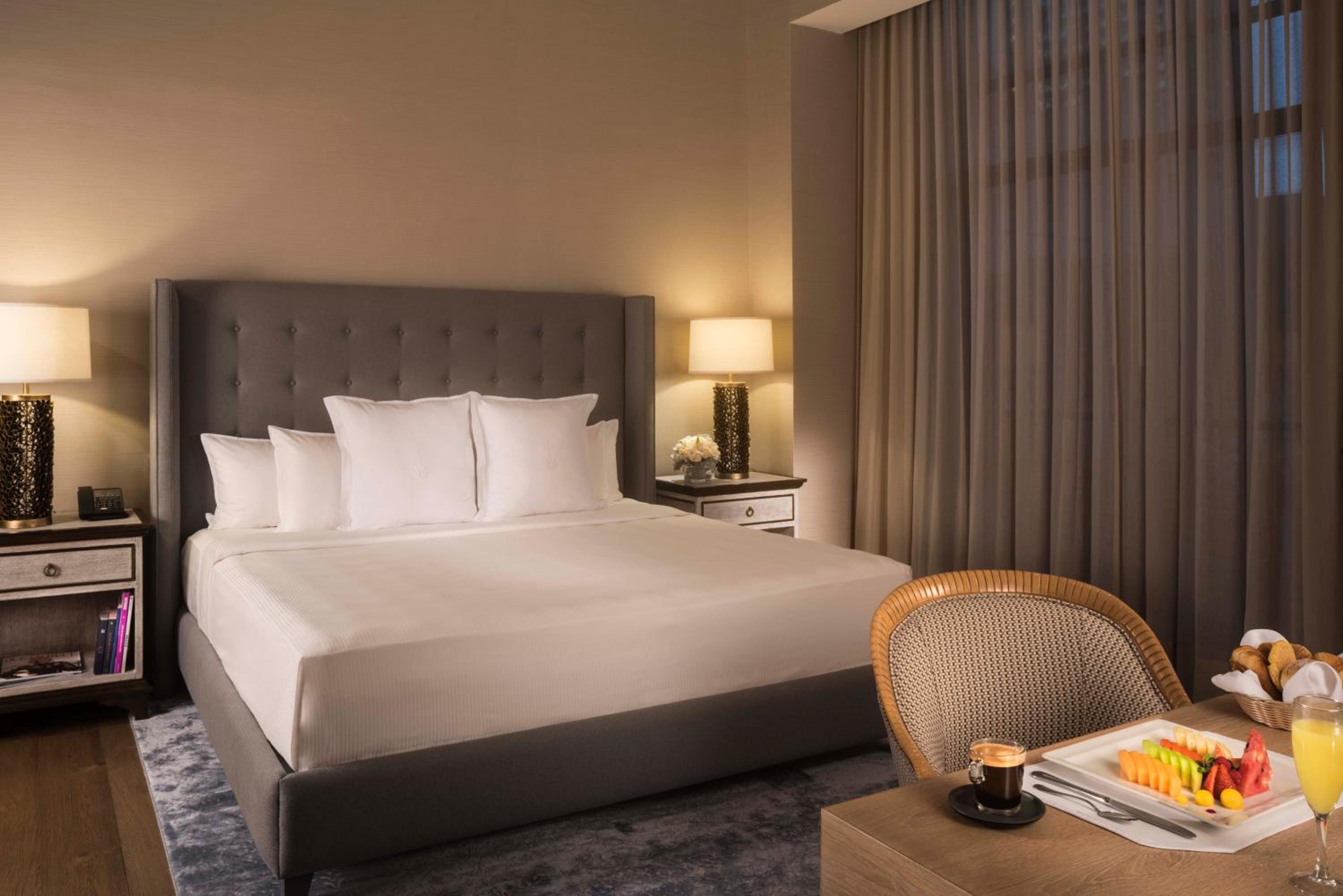 Deluxe King Suite photo 2