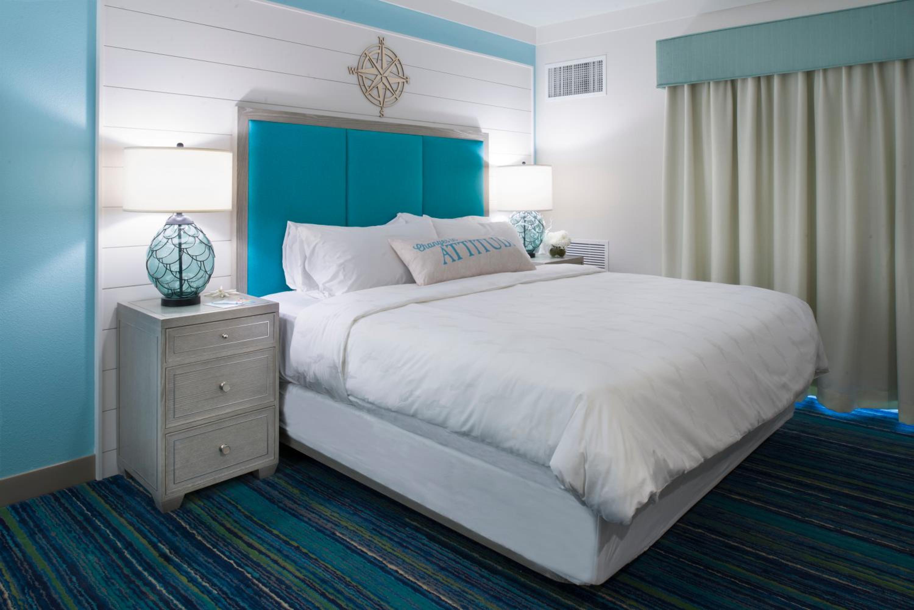 King Junior Suite with Sleeper Sofa photo 3