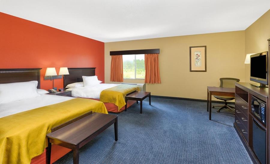 Deluxe Queen Room with Two Queen Beds - Non-Smoking