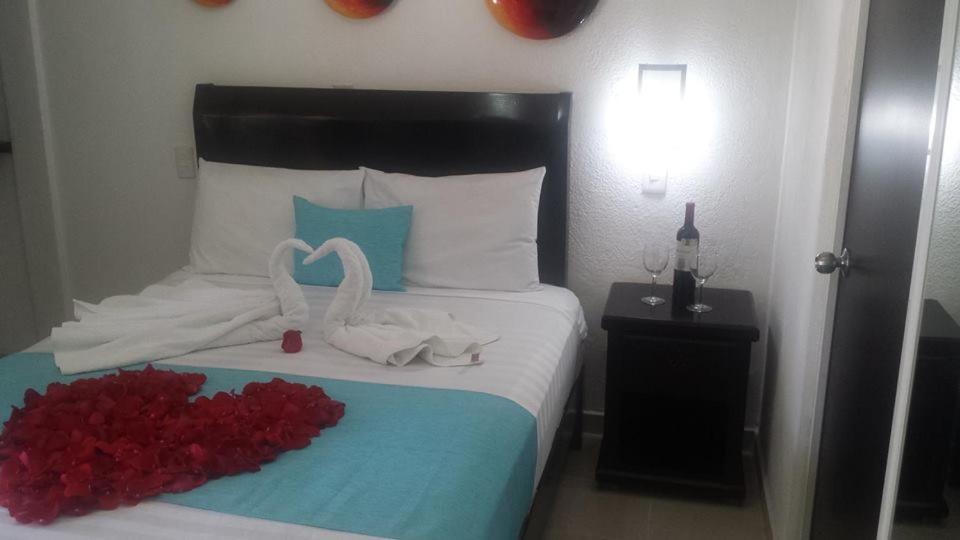 Queen Room with Pool View - Photo 4