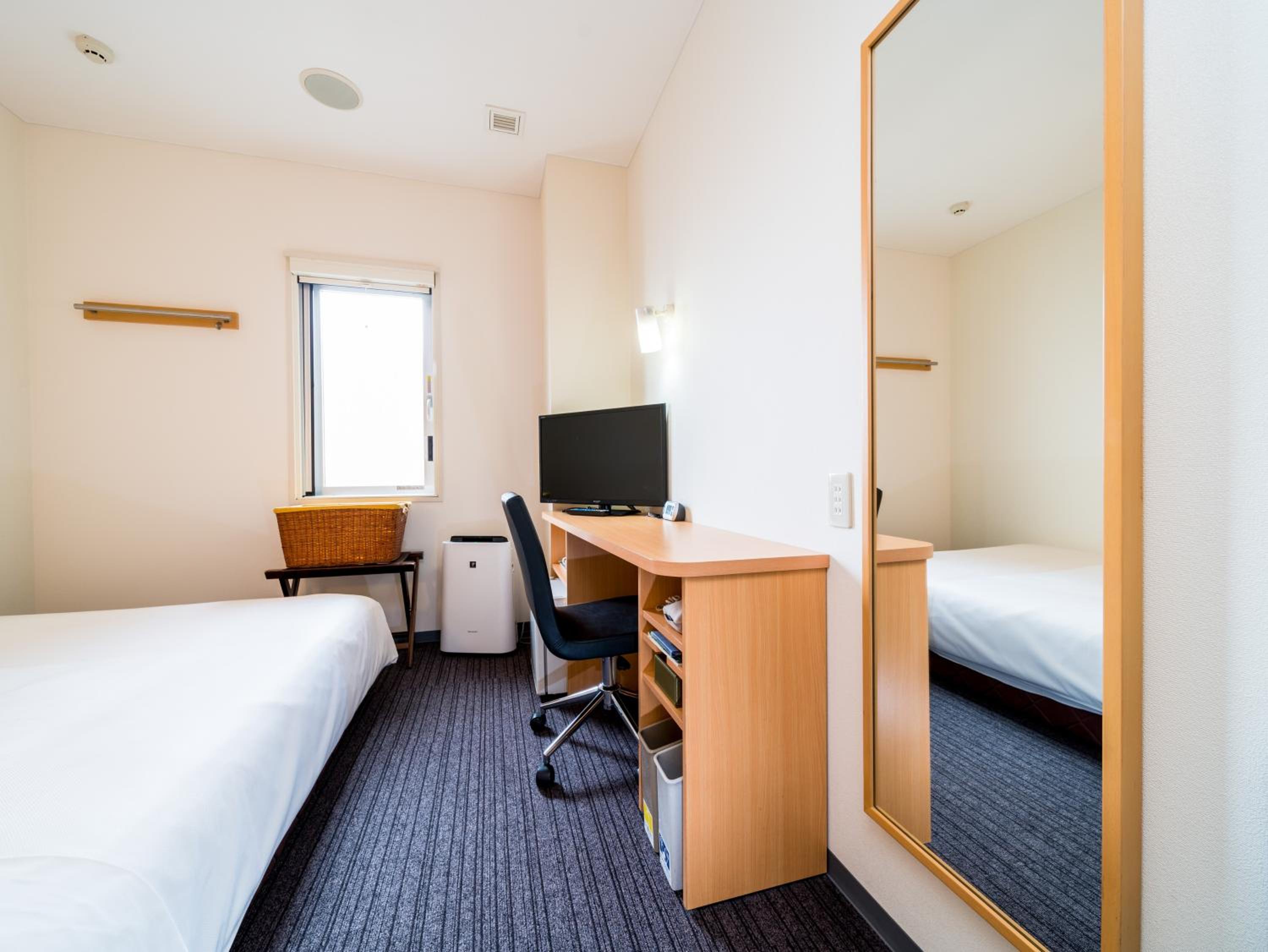 Double Room- Non-Smoking - Photo 2
