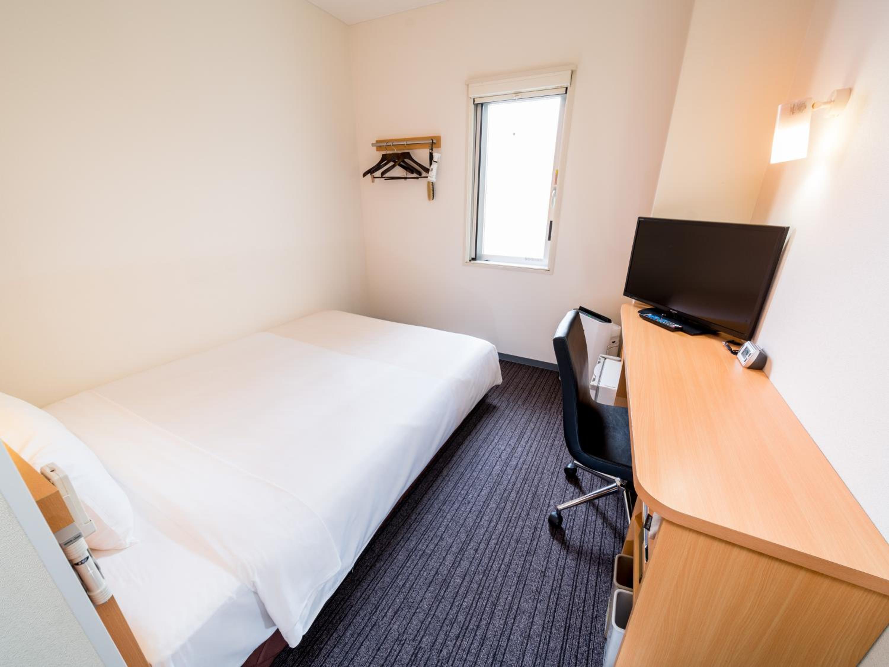 Double Room- Non-Smoking - Photo 5