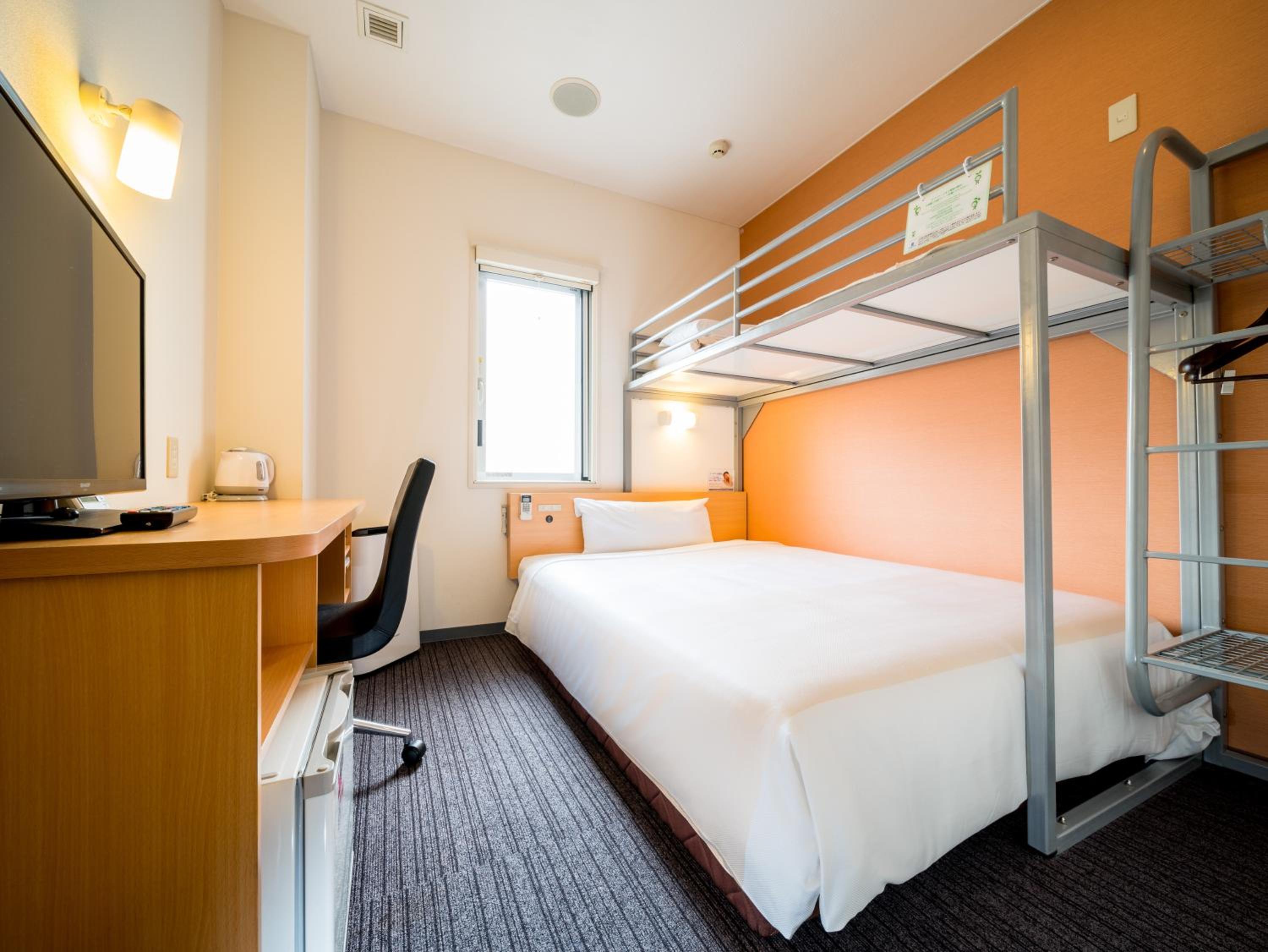 Room with Double Bed and Bunk Bed - Non-Smoking - Photo 4
