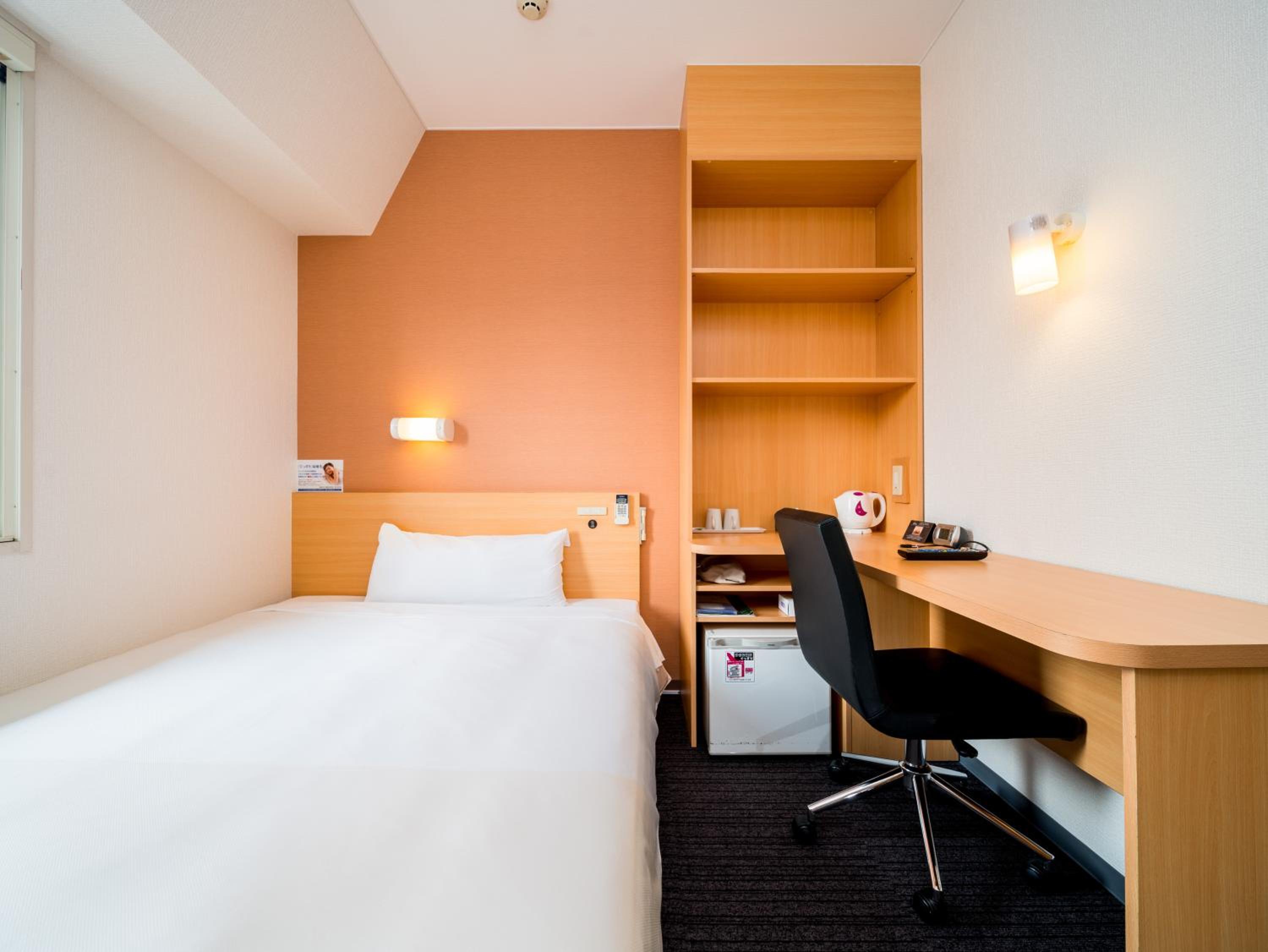 Double Room- Non-Smoking - Photo 9