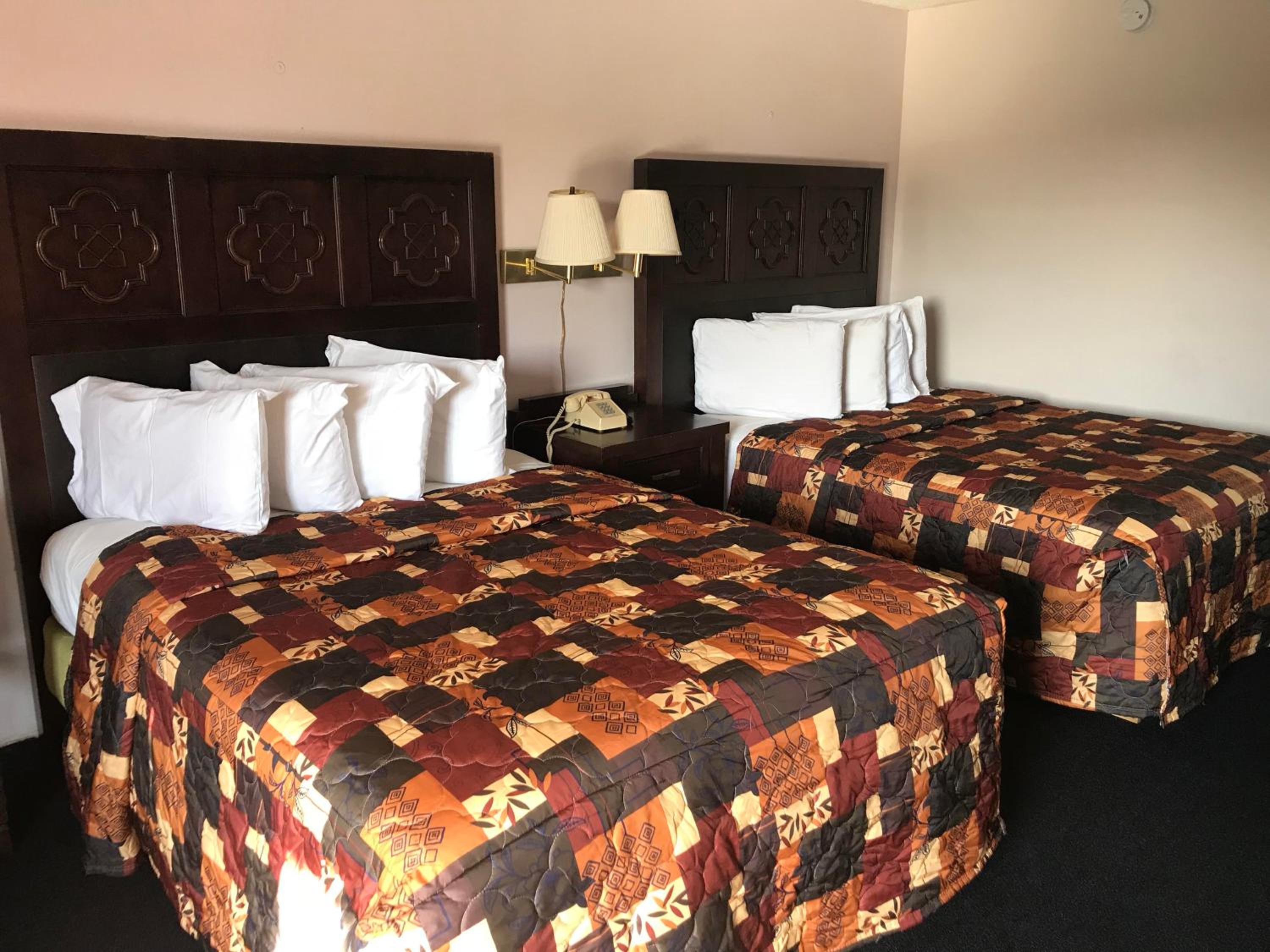 Deluxe Queen Room - Photo 1