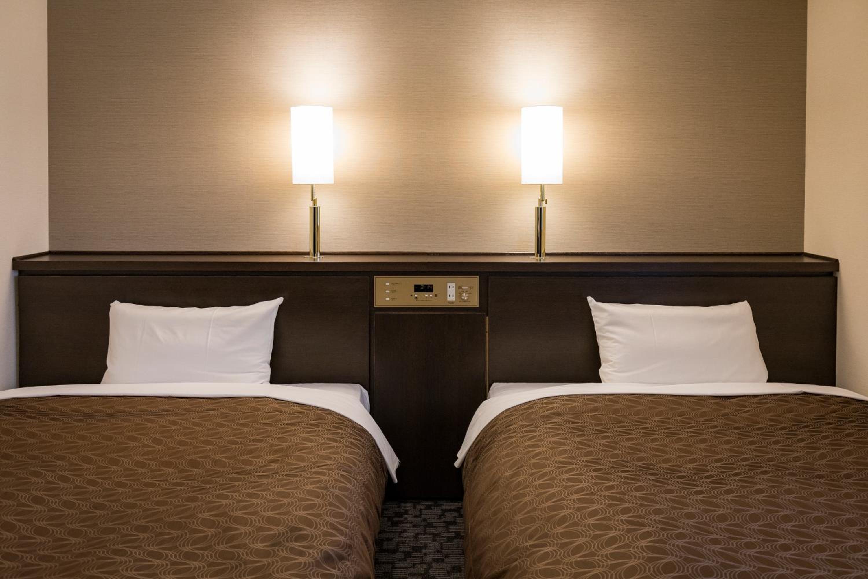 Twin Room - Non-Smoking photo 2
