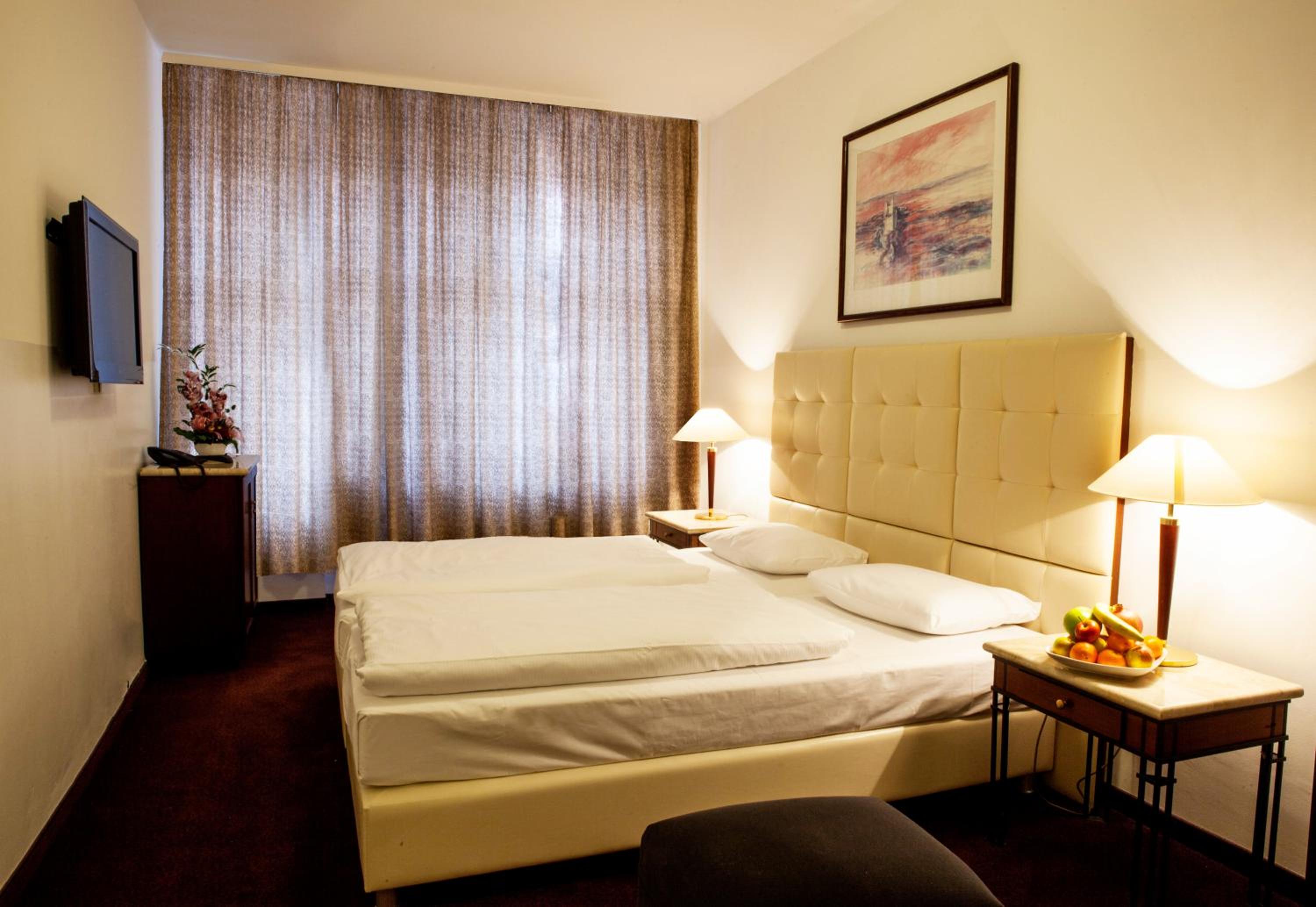 Standard Double or Twin Room photo 3