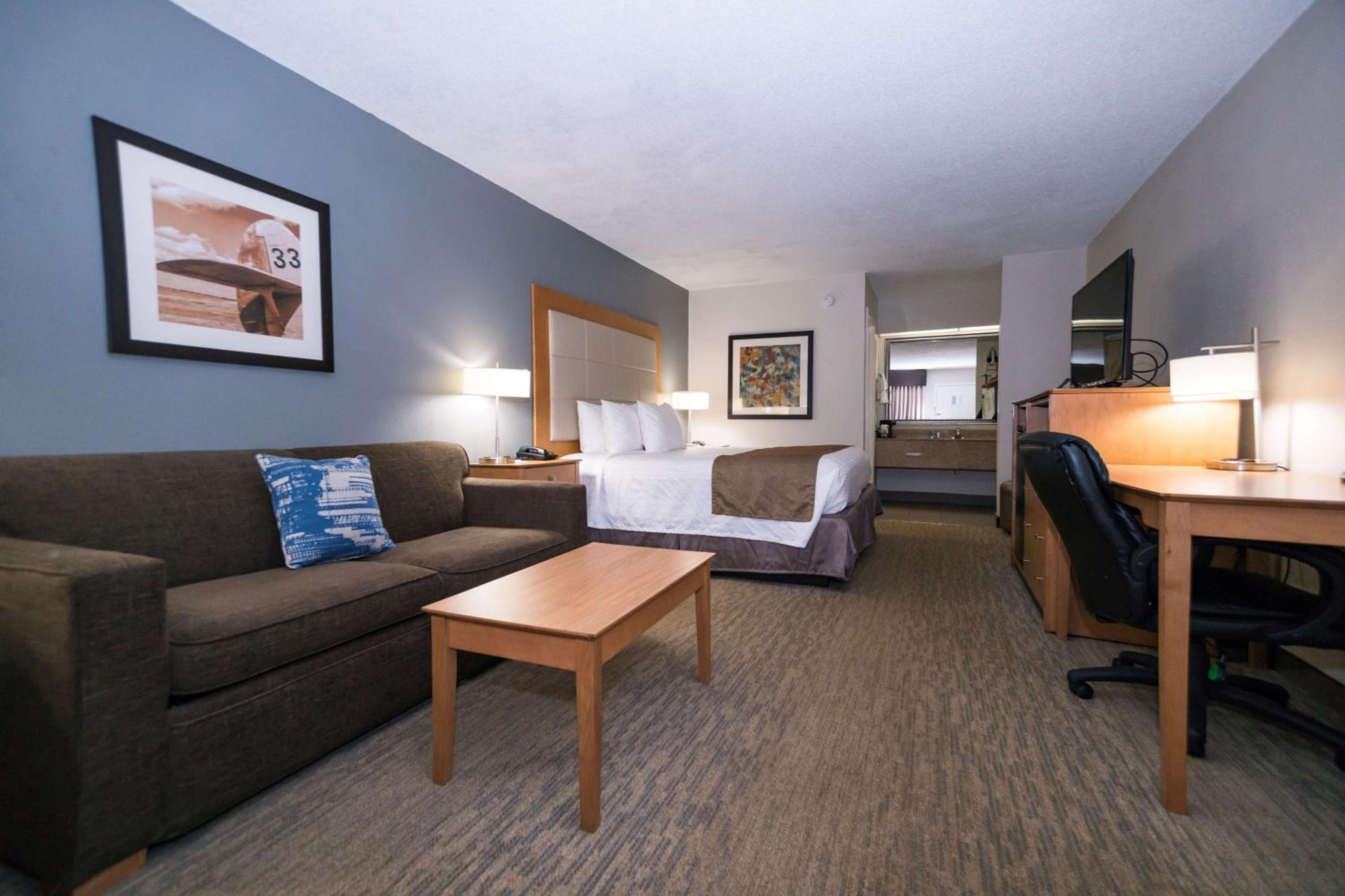 King Room with Sofa Bed - Non-Smoking photo 1
