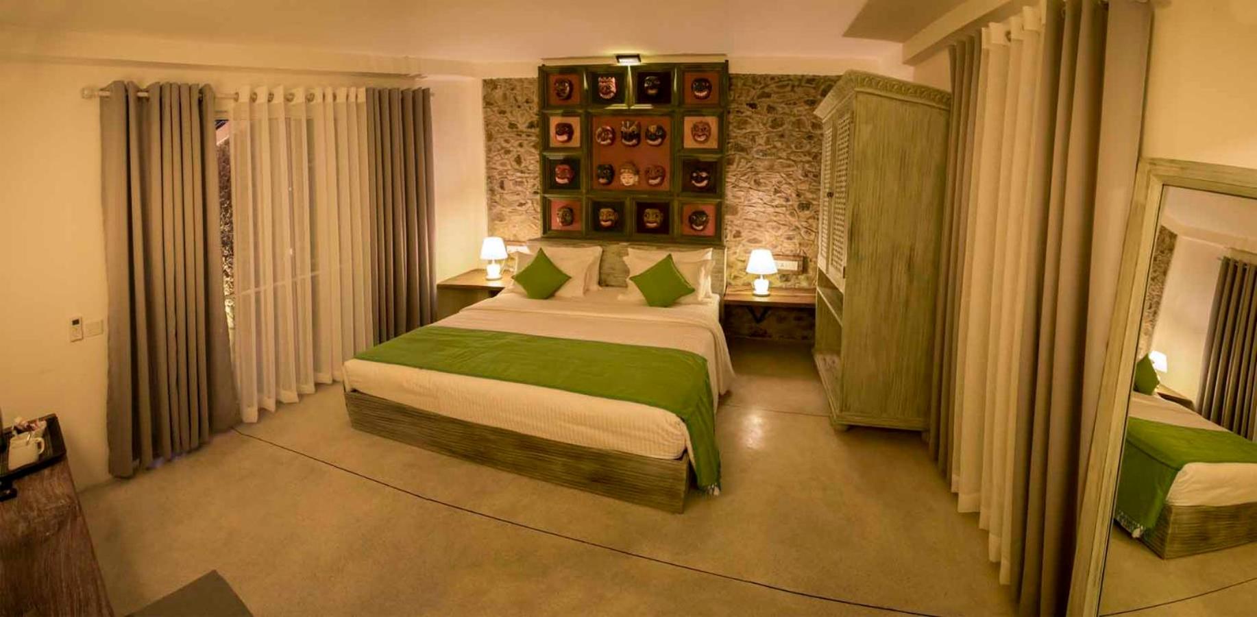 Superior King Room with free drop off to Galle Fort by TukTuk