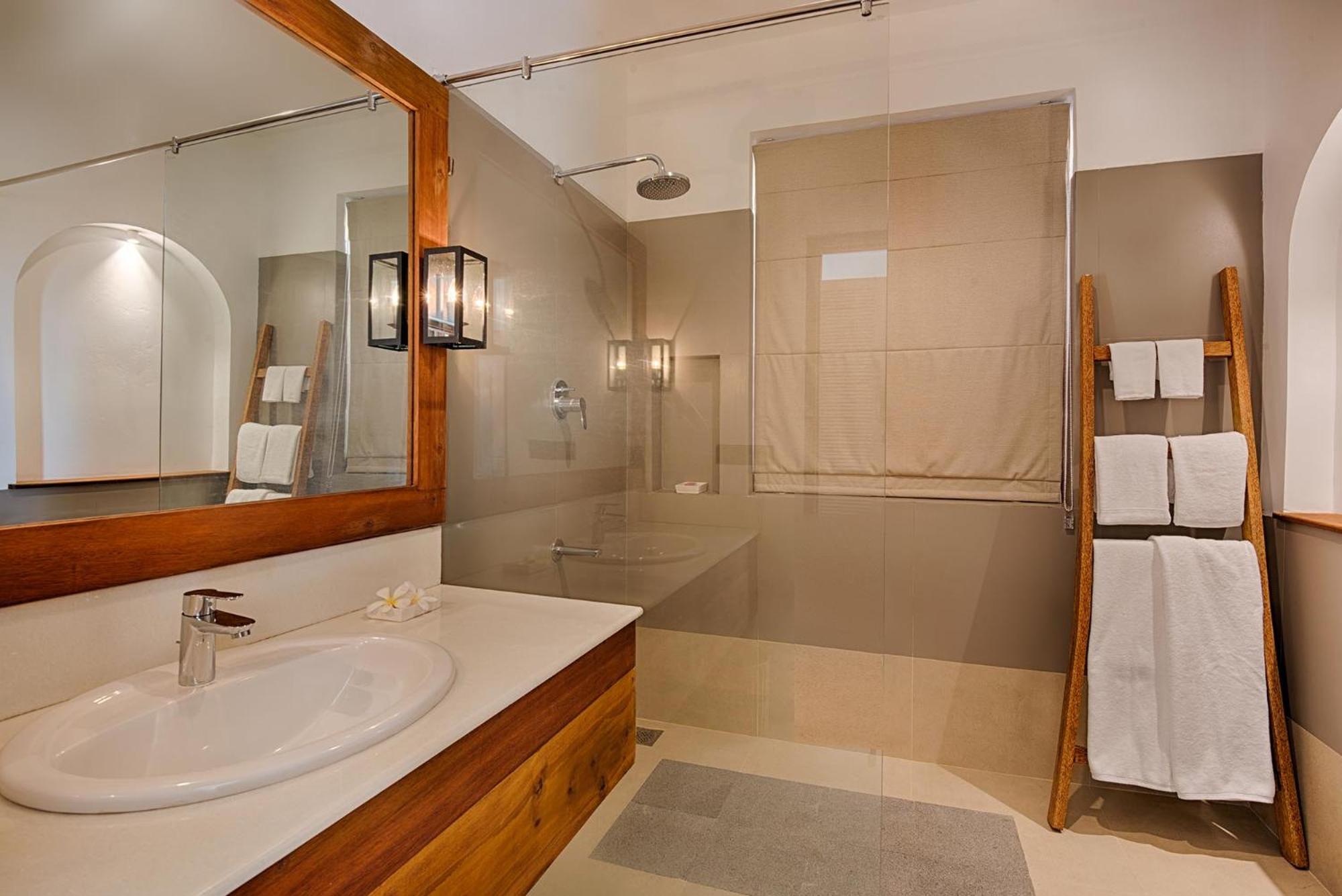 Book standard room and get a free upgrade to Superior Ocean view  photo 1