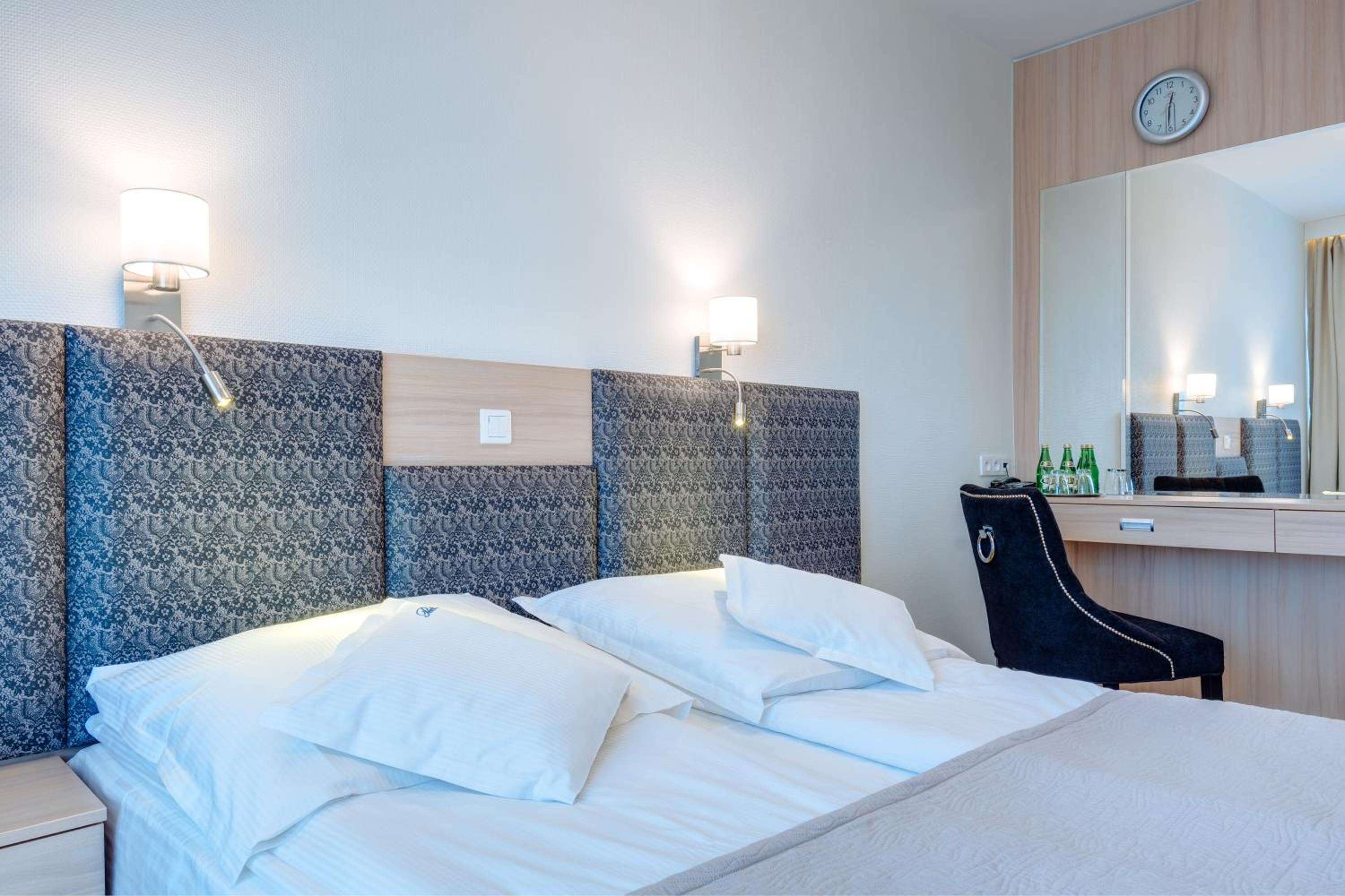 Deluxe Room - Photo 7