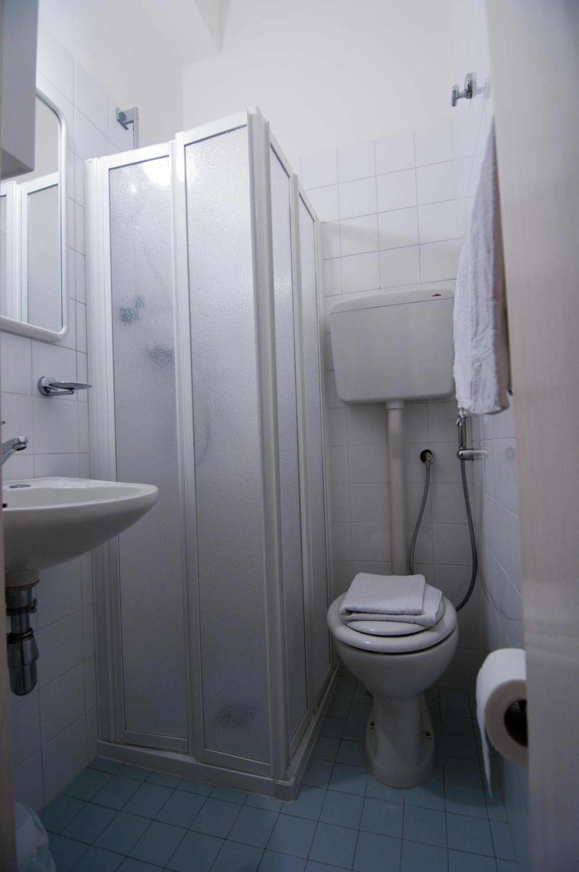 Double Room - Photo 3