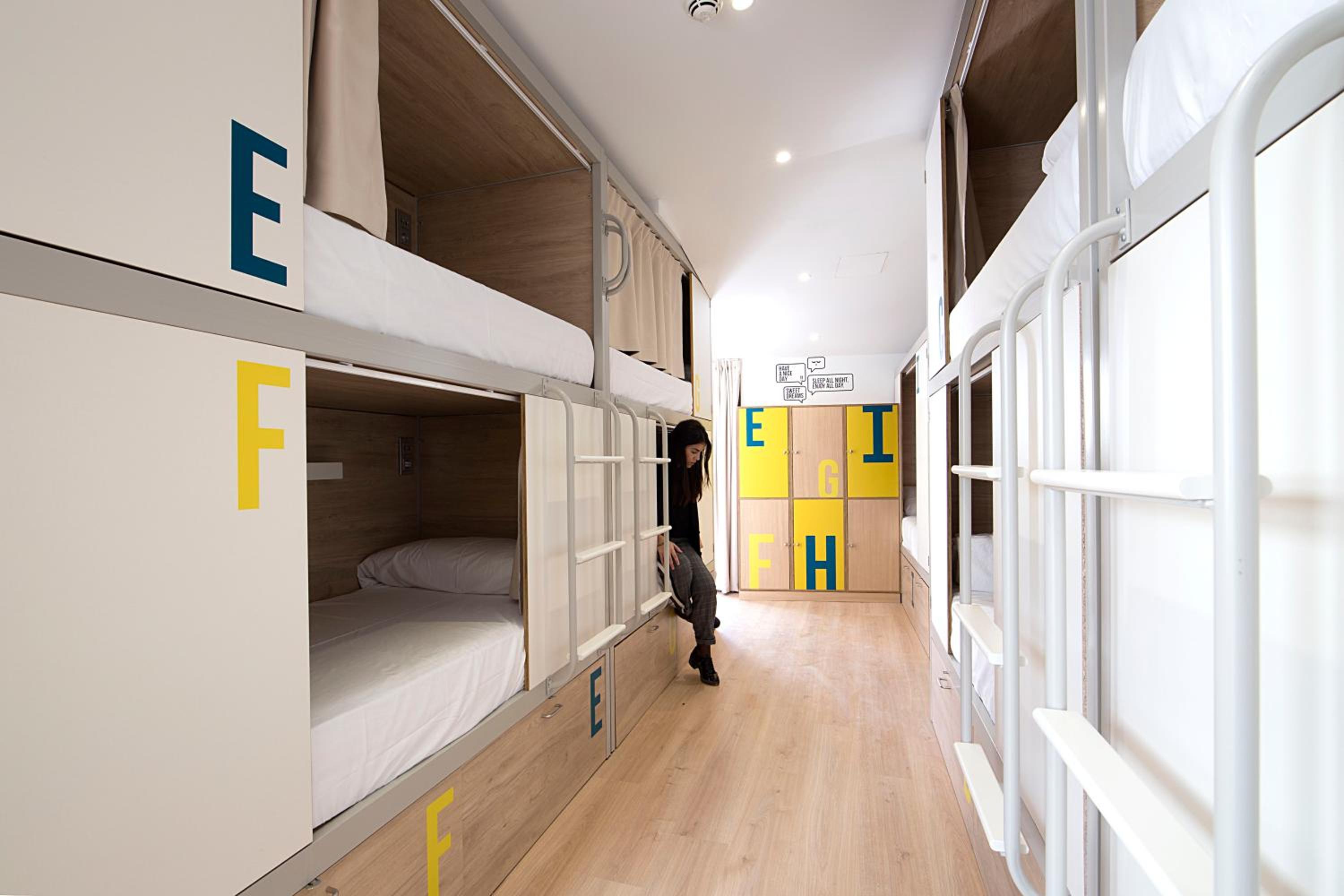 Cama en habitación compartida de 6 camas