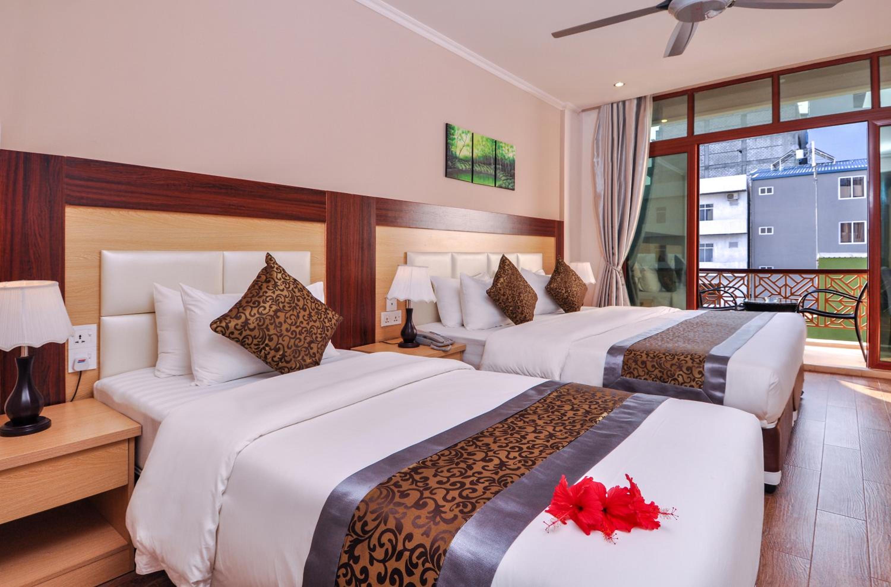 Deluxe Family Room with Island View photo 2