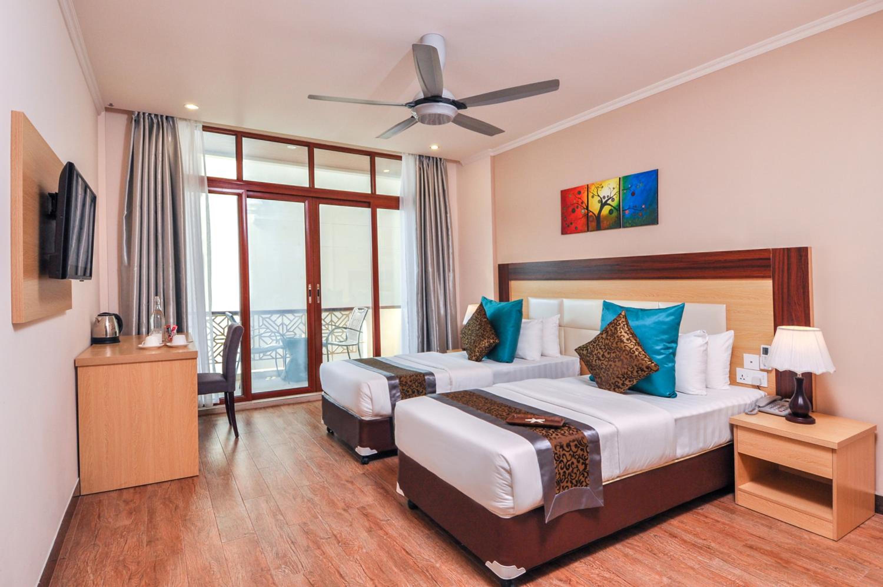 Deluxe Double or Twin Room with Pool View photo 3
