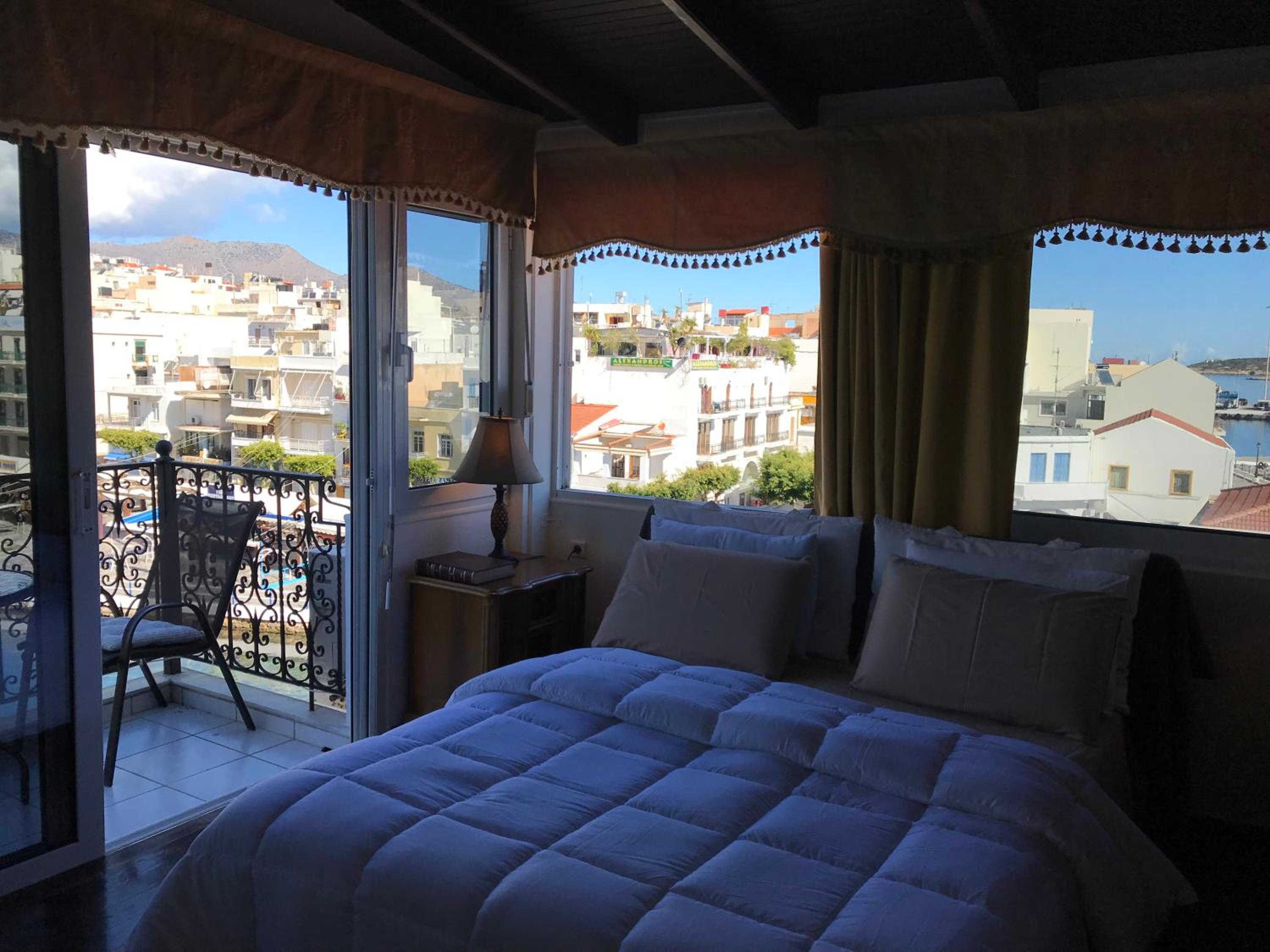 Apartment With Lake View