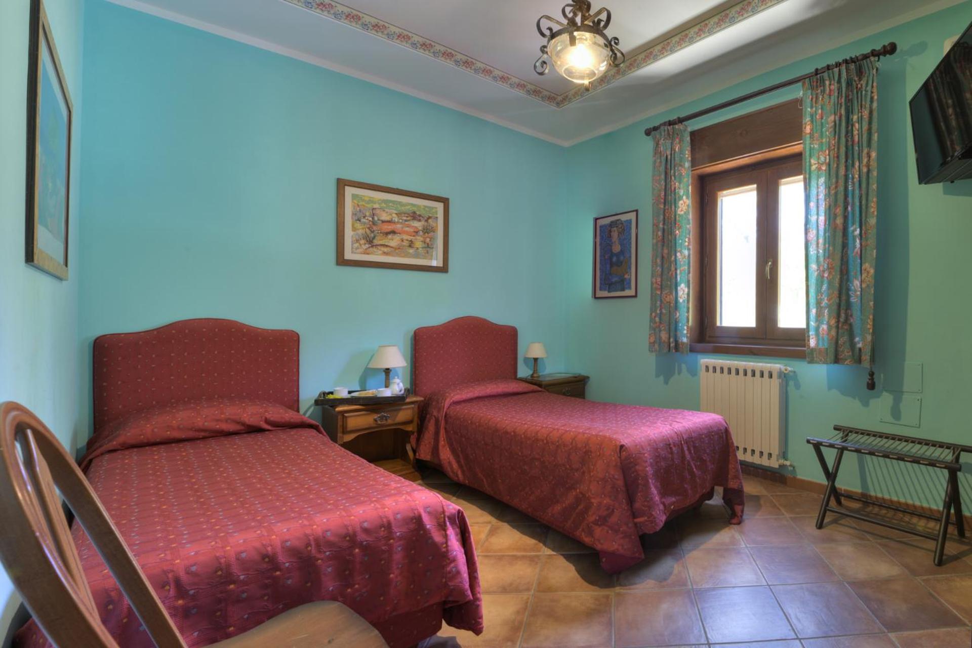 Double or Twin Room - Photo 4