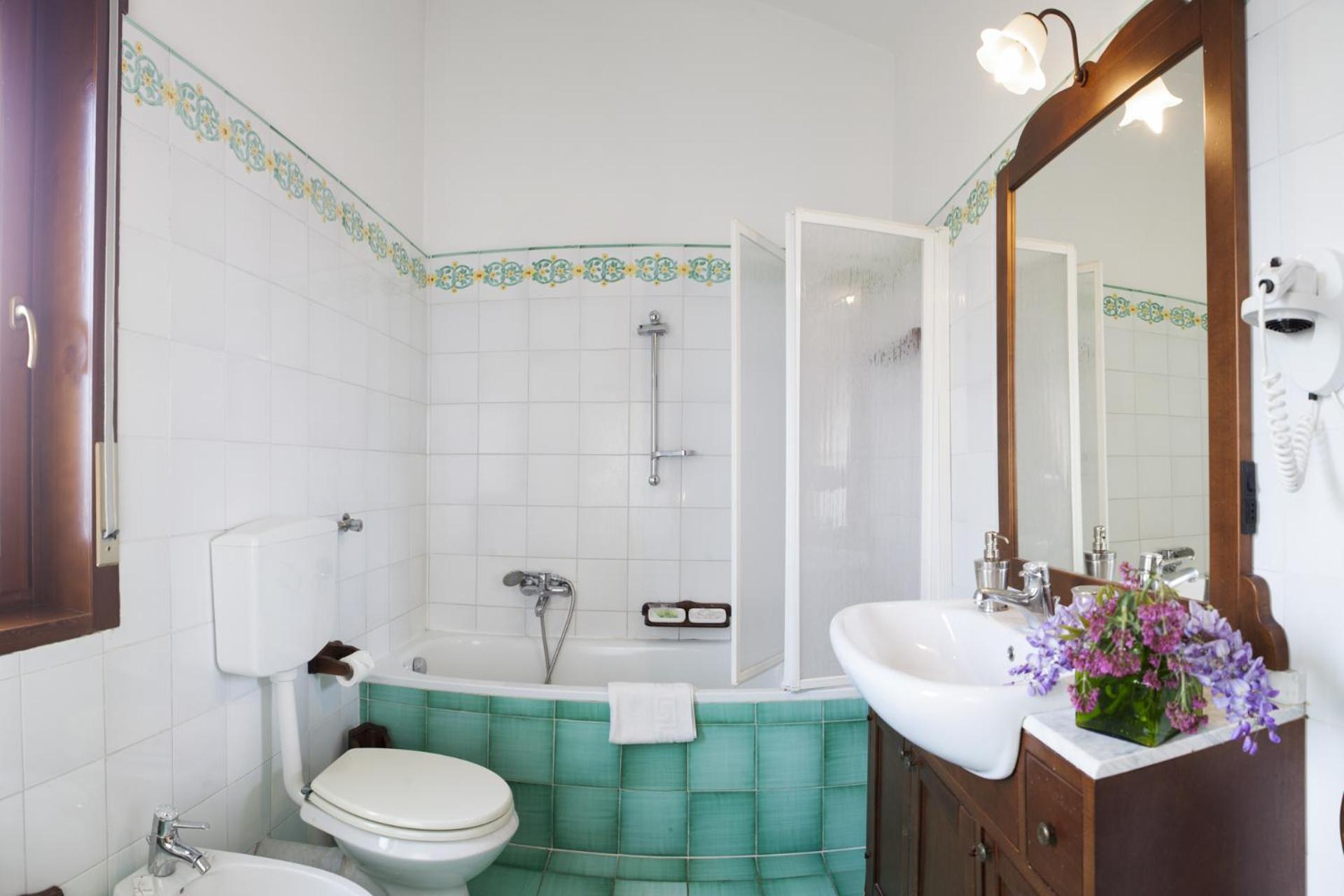 Double or Twin Room - Photo 3