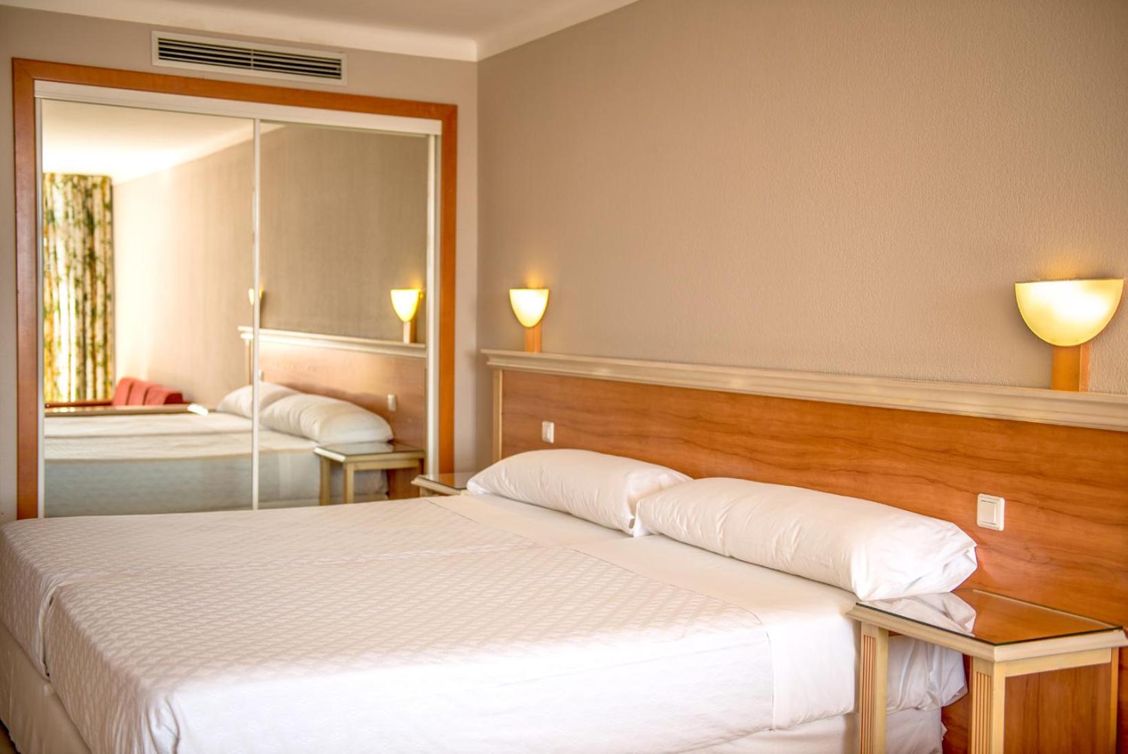 Suite Junior (2 adultos + 3 niños)