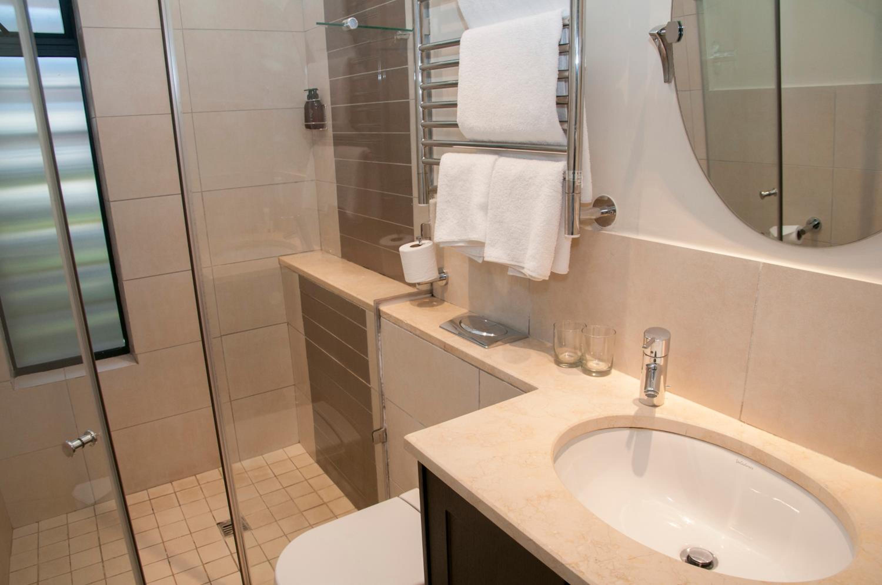Luxury One Bedroom Suite - Photo 4