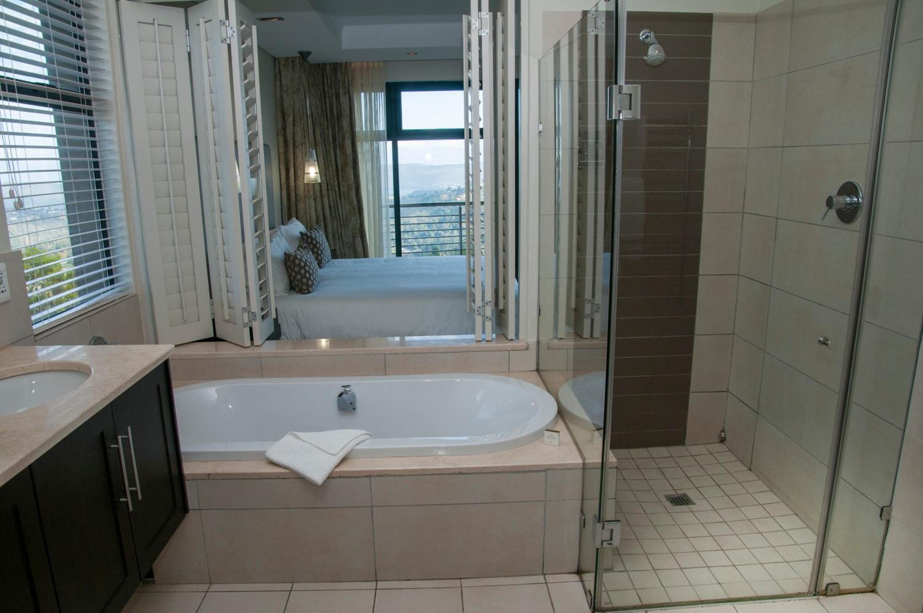 Luxury One Bedroom Suite - Photo 2