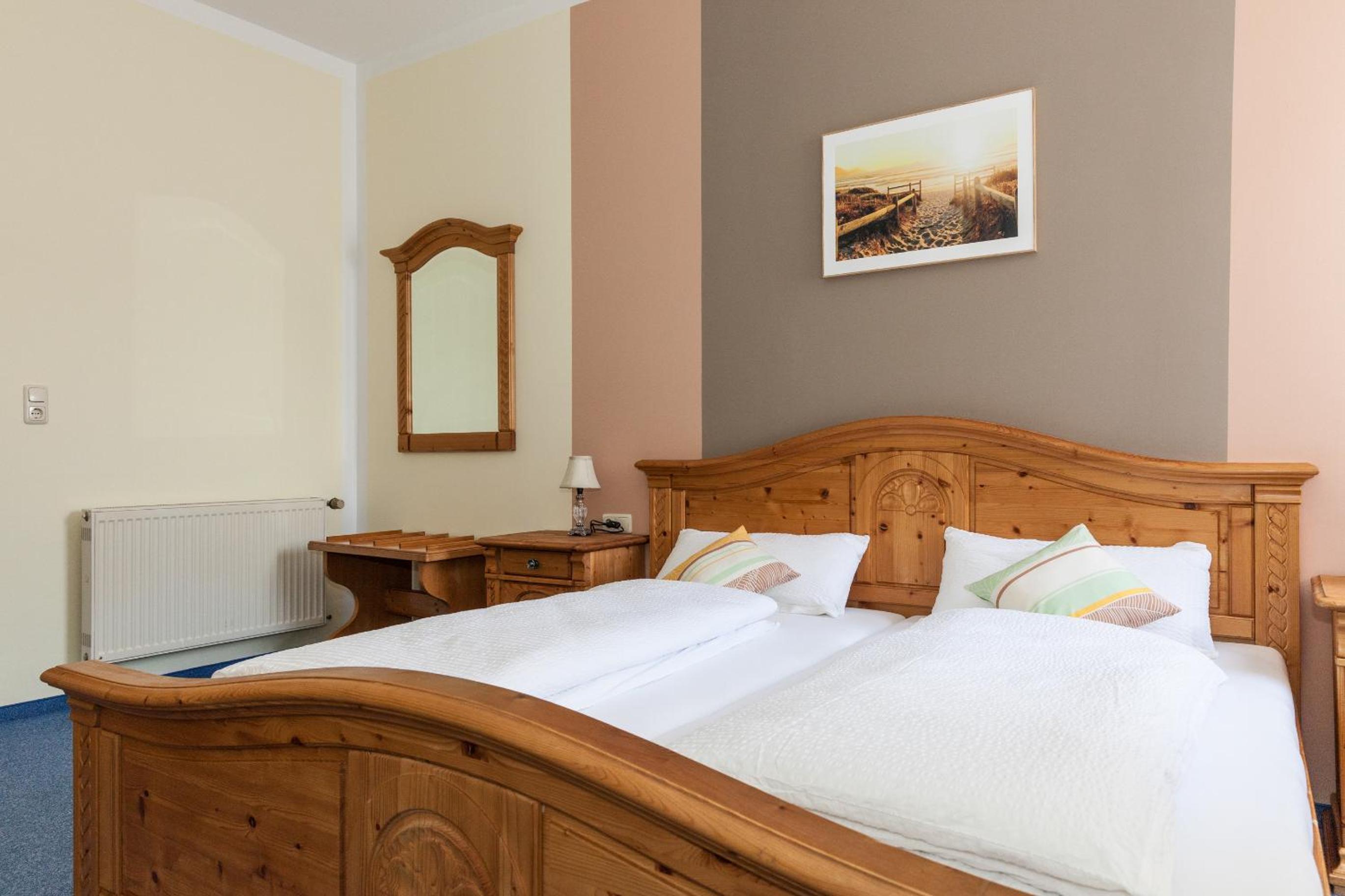 Large Double or Twin Room - Photo 5