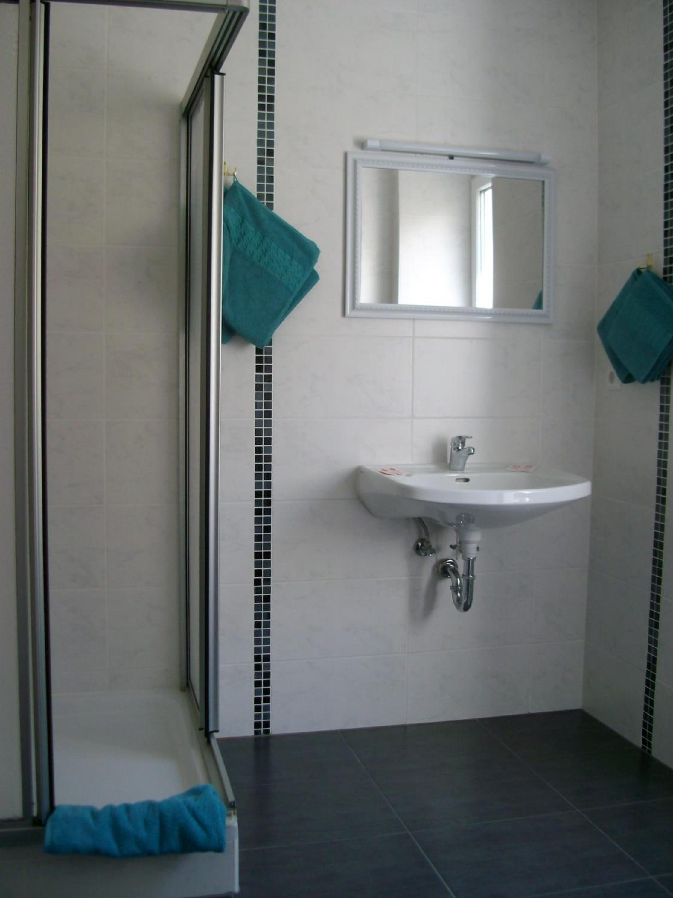 Large Double or Twin Room - Photo 9